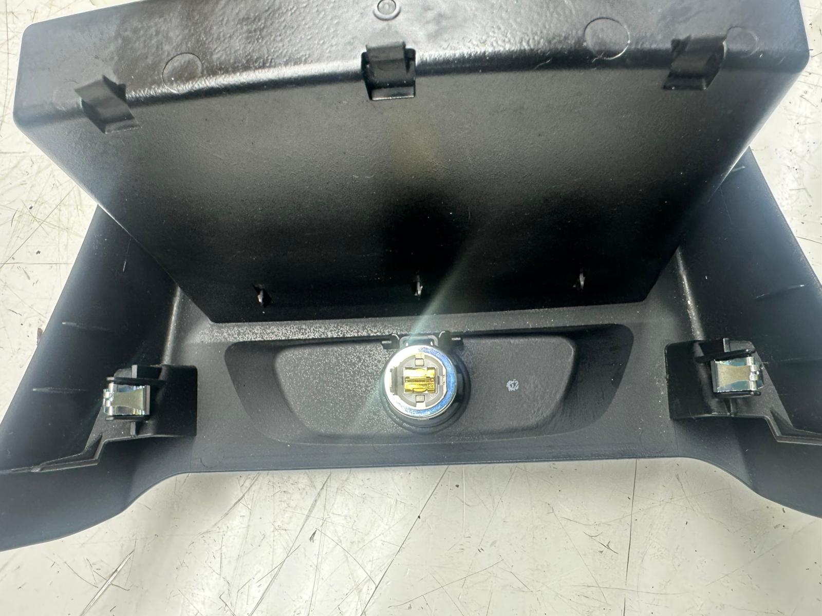 BMW 530e 2018 Centre Console Rear Air Vent Unit (51169330681)