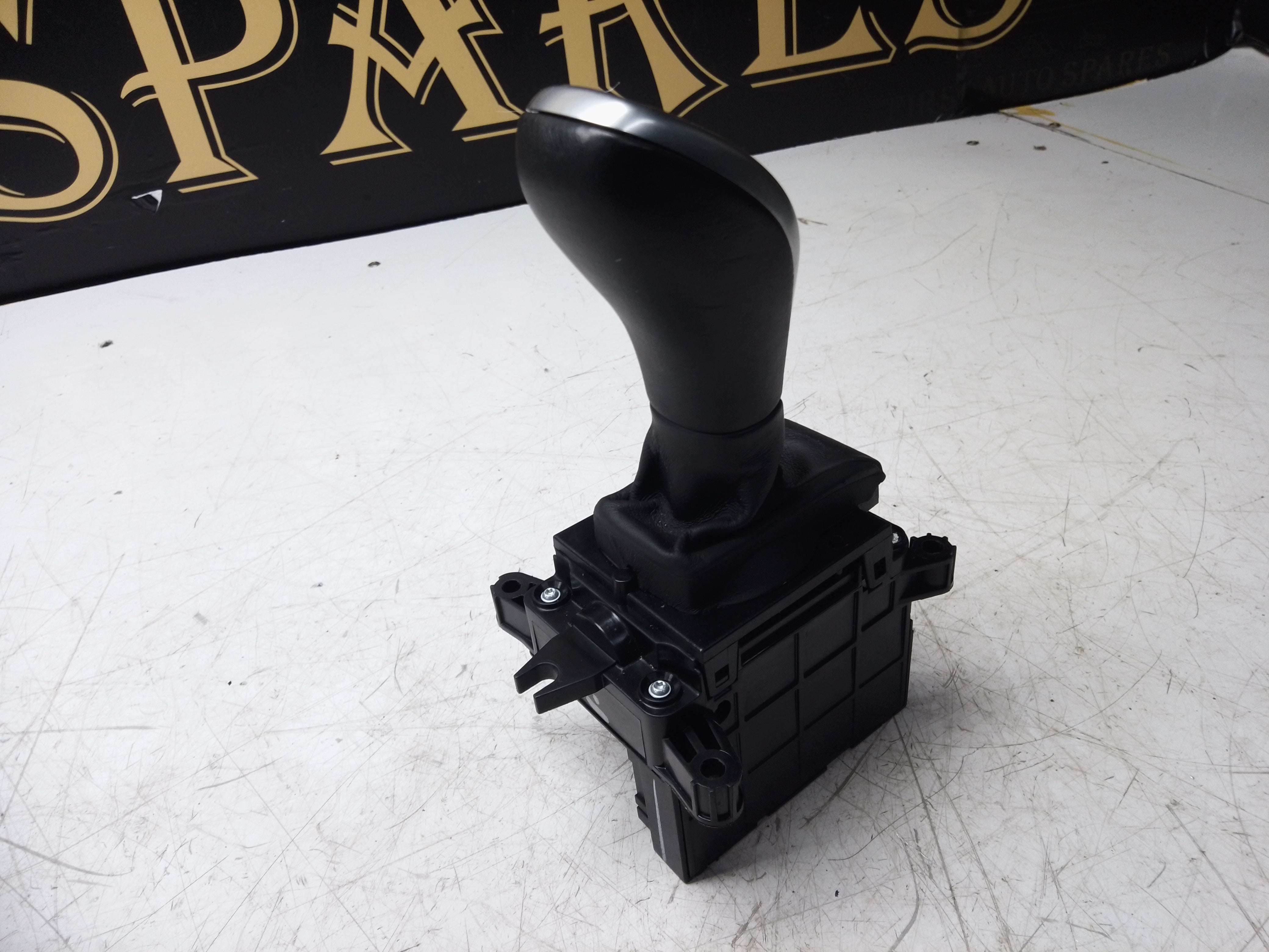 BMW X5 F15 2017 Gear Shifter Selector (GW9384930)
