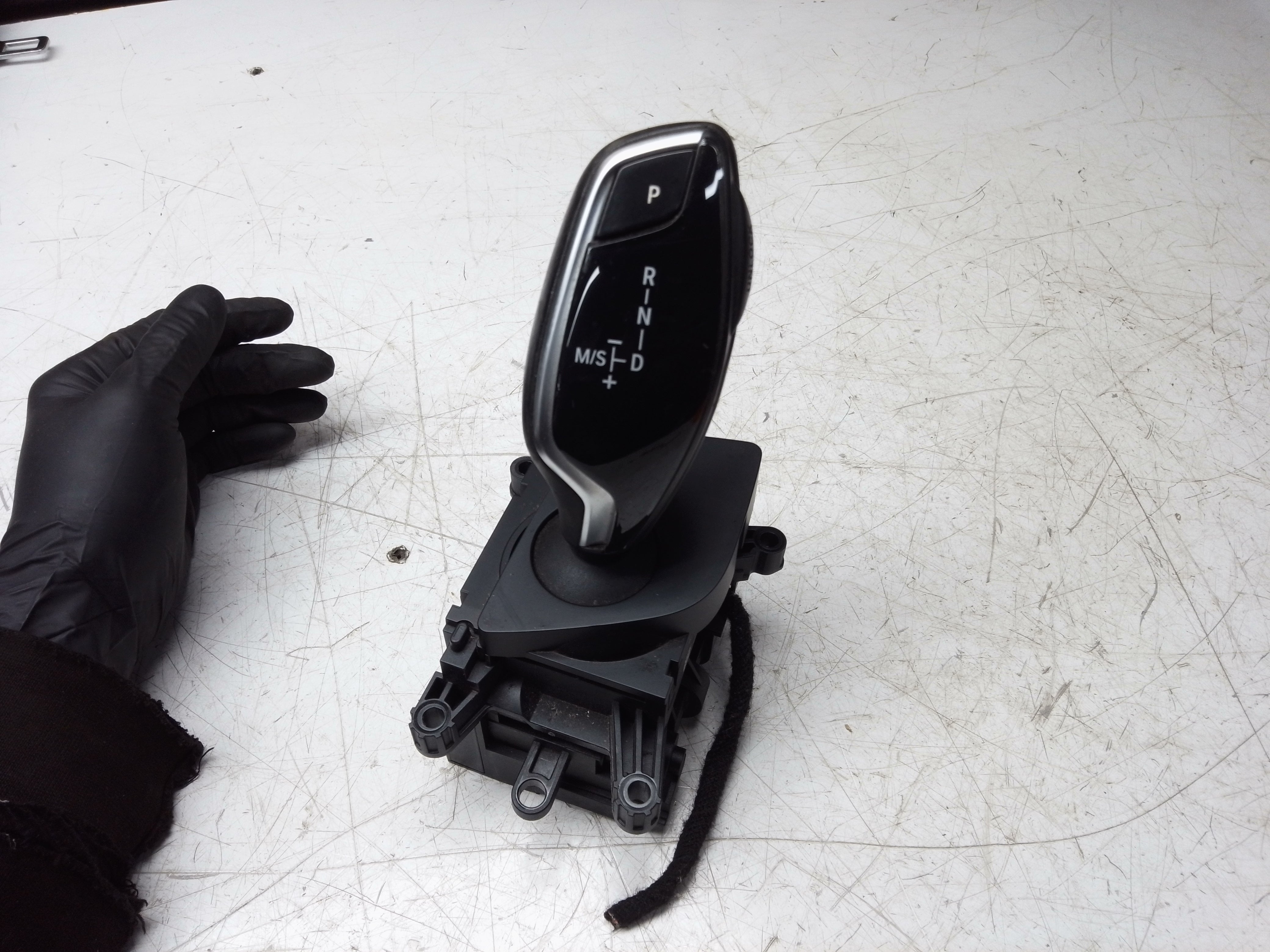 BMW 5 Series G30 G31 / 6 Series G32 2017–2023 Gear Selector Automatic Gear Switch Knob RHD (6825826 02)