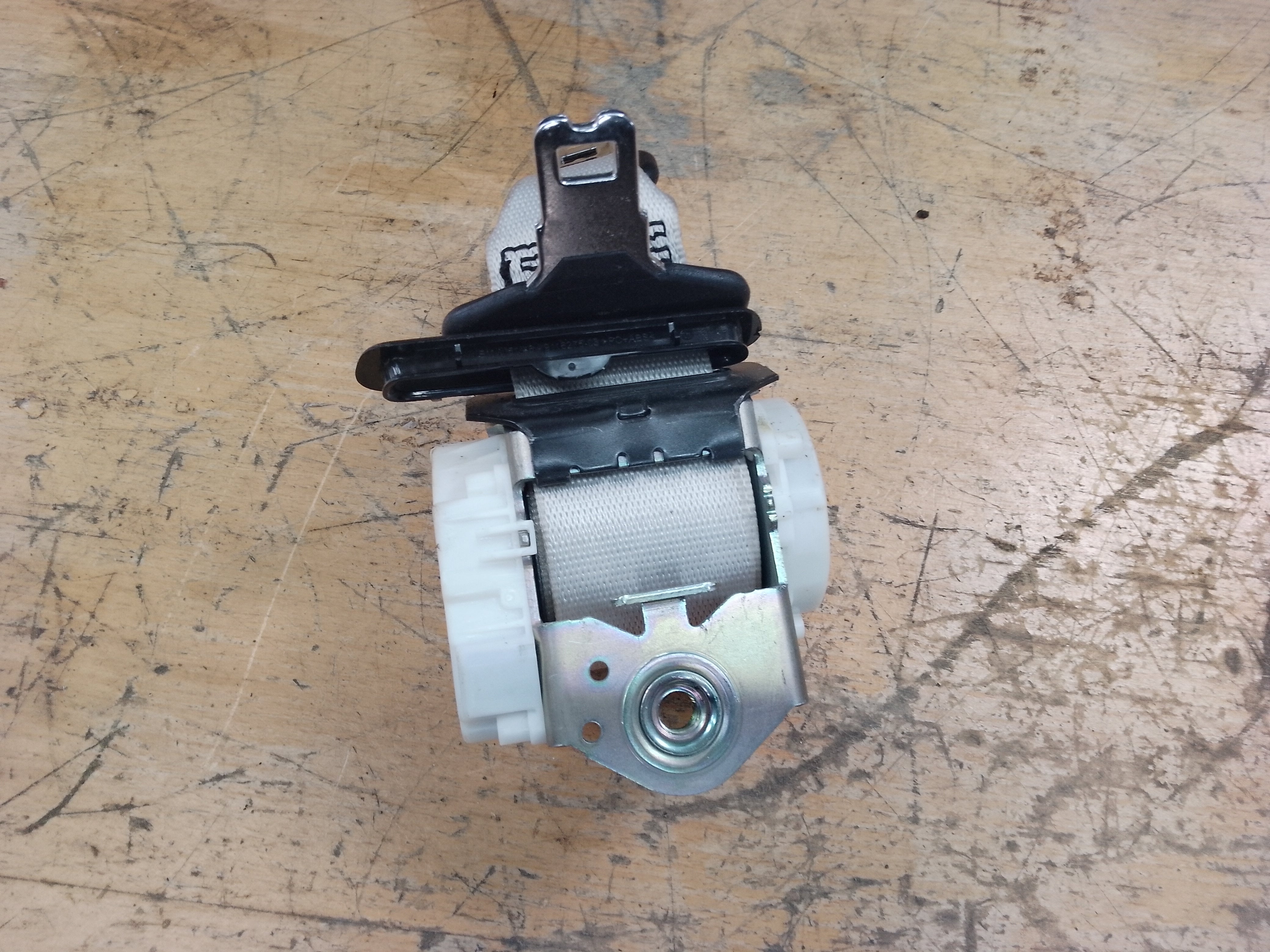 BMW 5 Series F10 F11 Seat Belt Rear Centre (34036732A) (9116275 03)