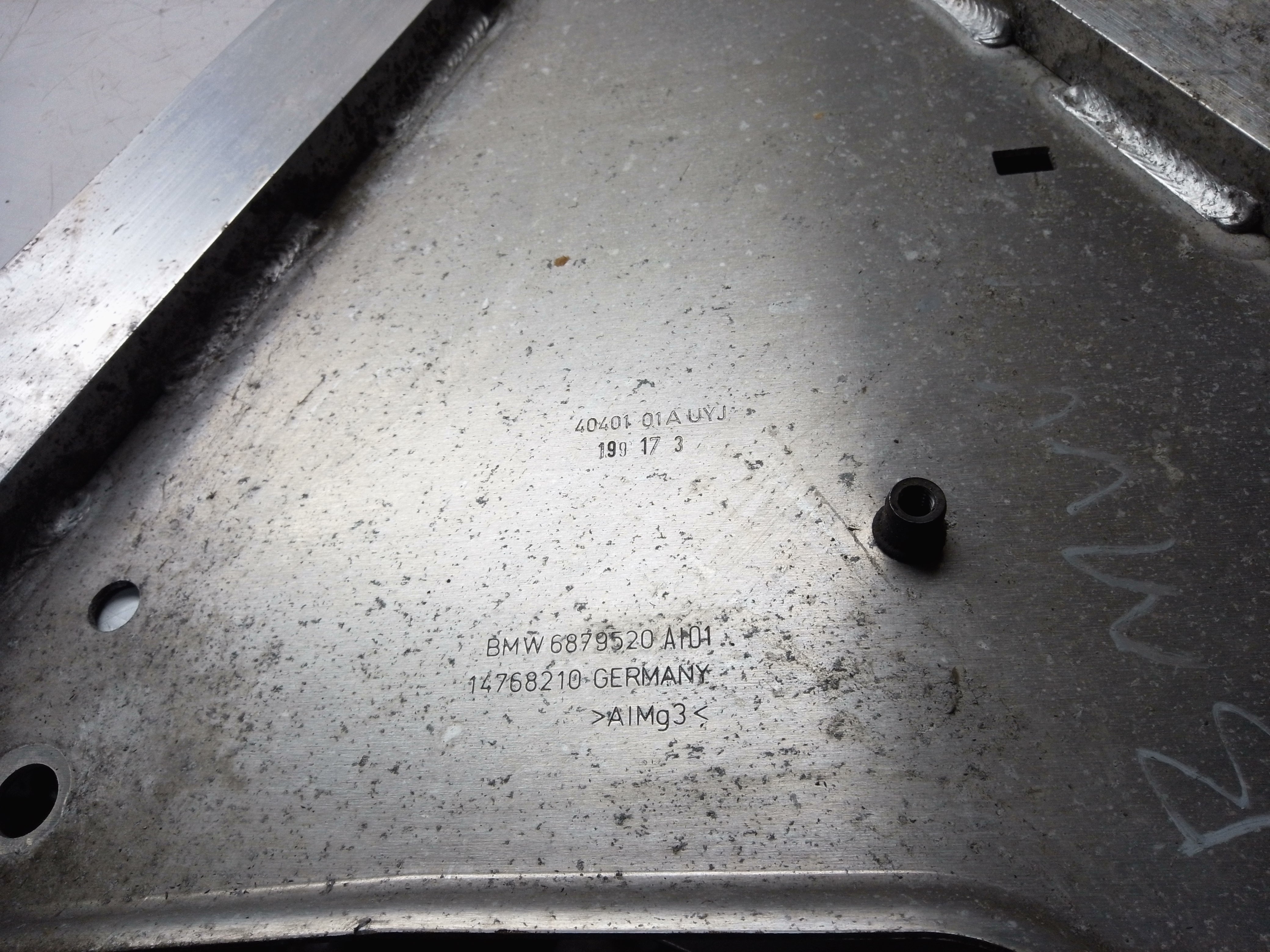 BMW i3 I01 Vertical Strut (6879520) (6818825)