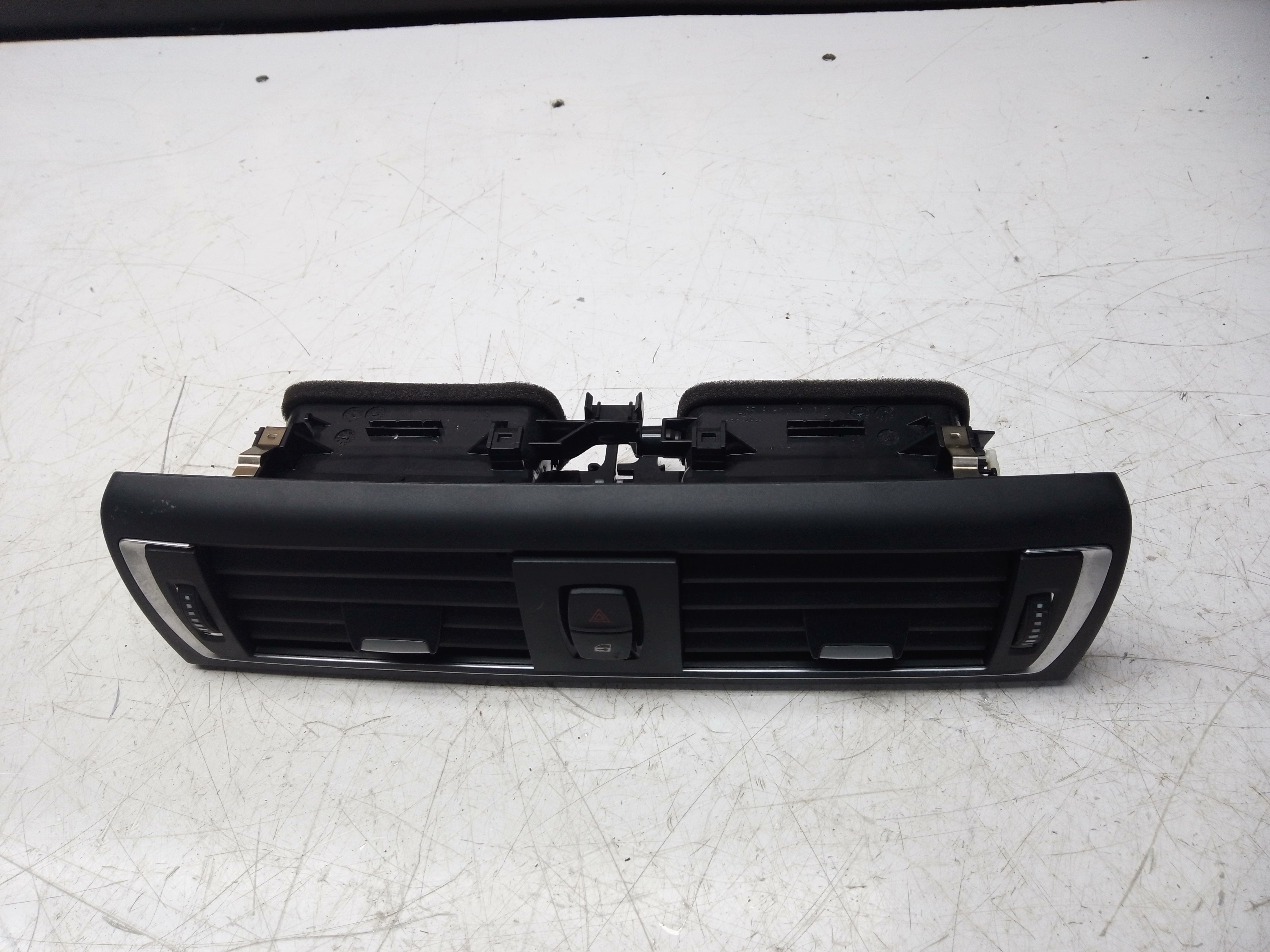 BMW 1 2 Series F20 F21 F22 F23 Dashboard Centre Grill Air Vent (9317944)