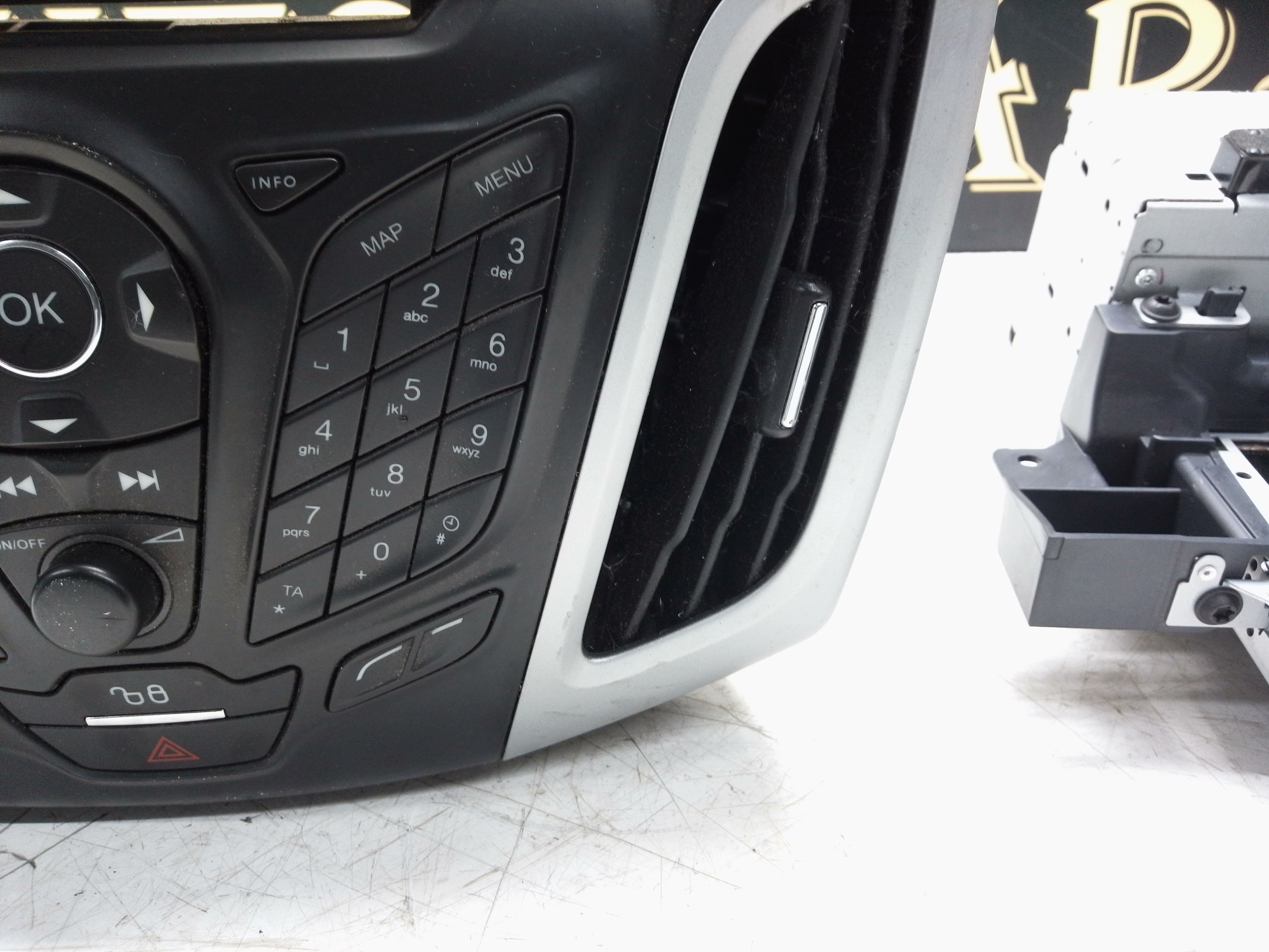 Ford Focus Radio  Car Radio Stereo CD (F1BT-18C815-HE)