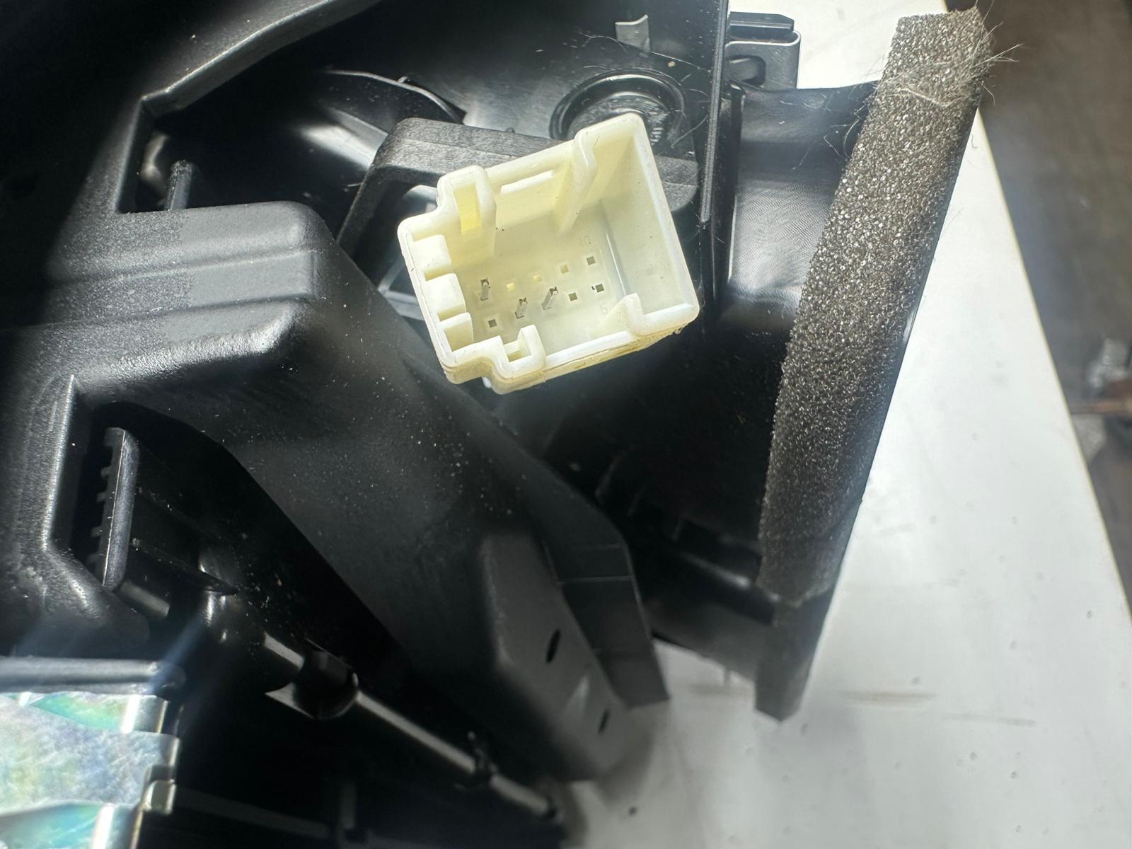 BMW 530e 2018 Centre Console Rear Air Vent Unit (51169330681)