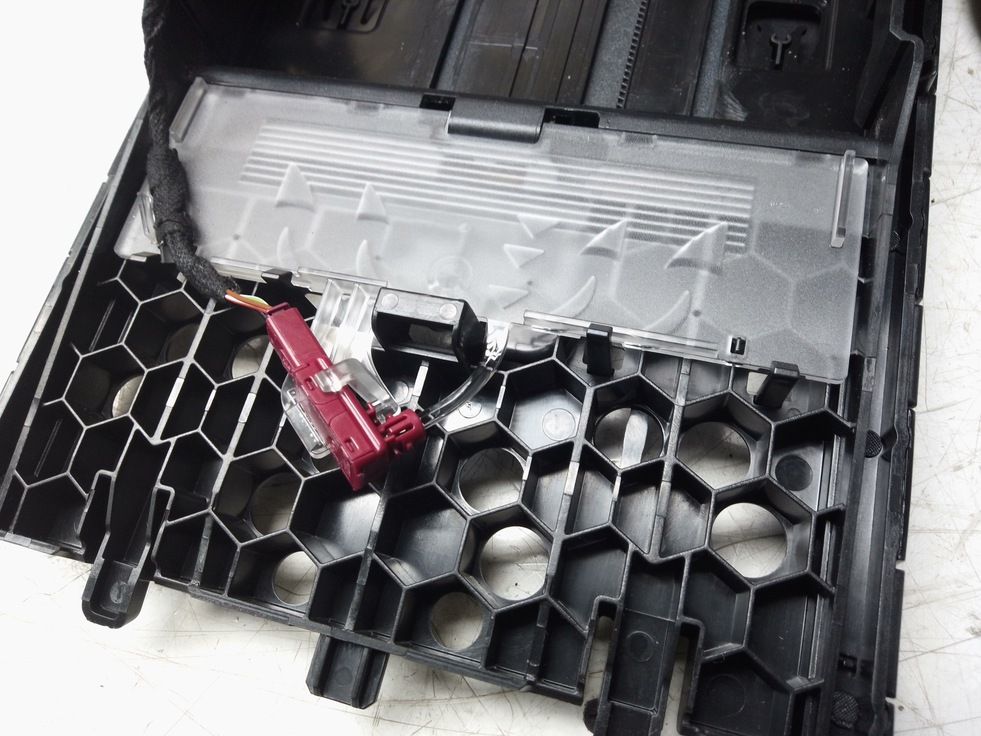 BMW 5 Series G30 G31 2019 Centre Console Compartment Lid (9330629)