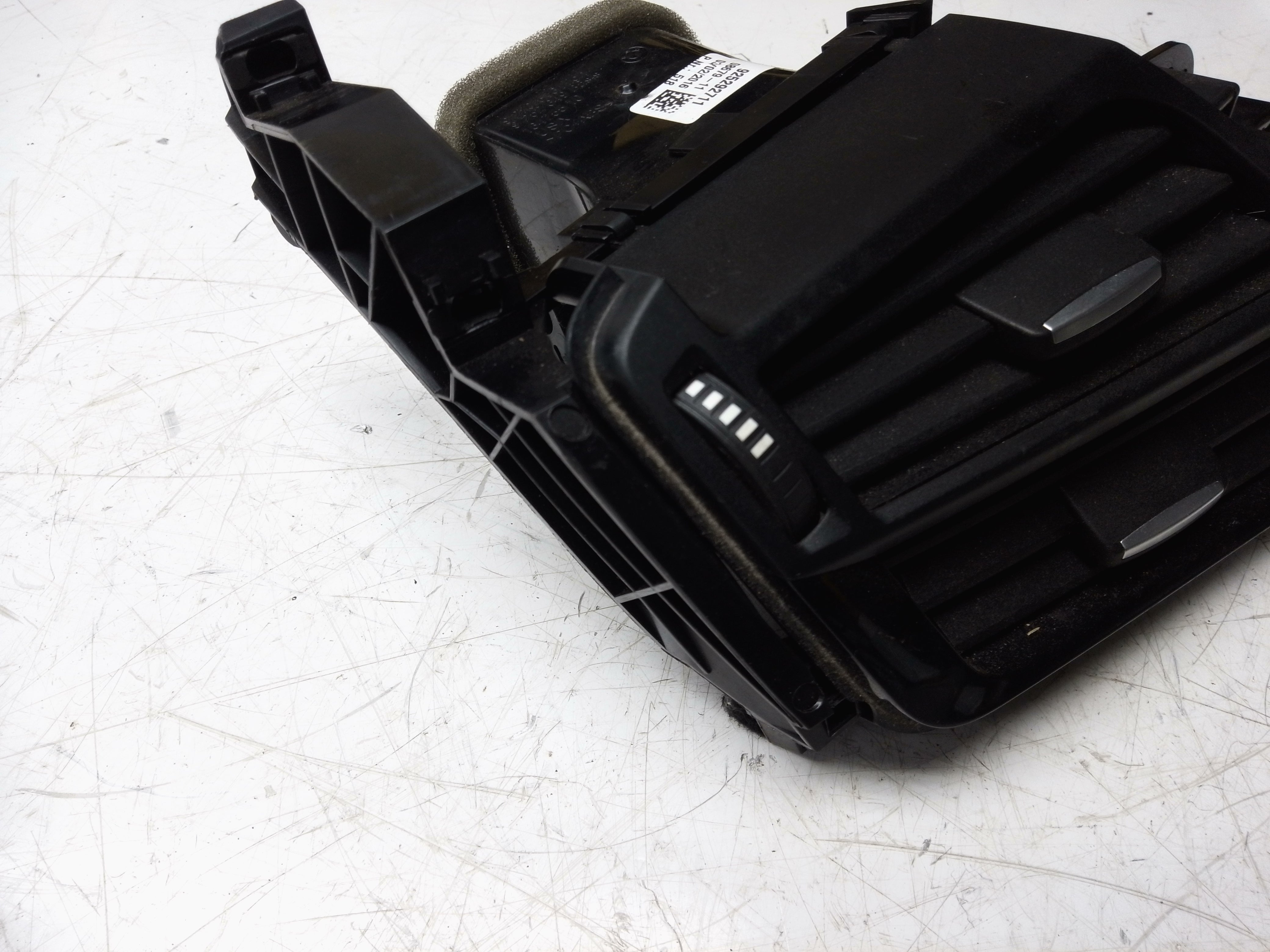 BMW X5 F15 2016 Front Left Side Dashboard Air Vent (9270516 / 9252649)