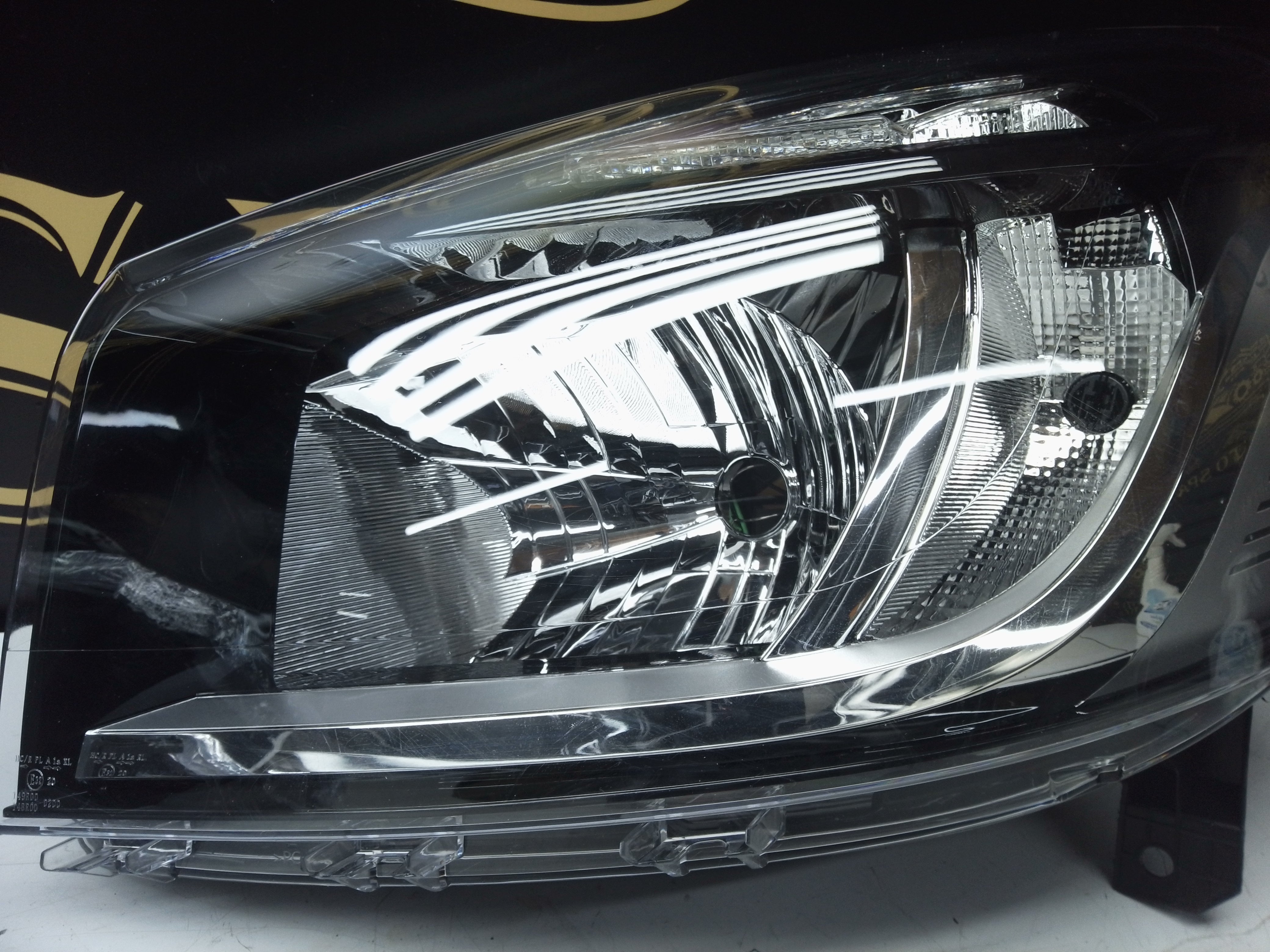 Renault Trafic 2015–2019 Left Headlight