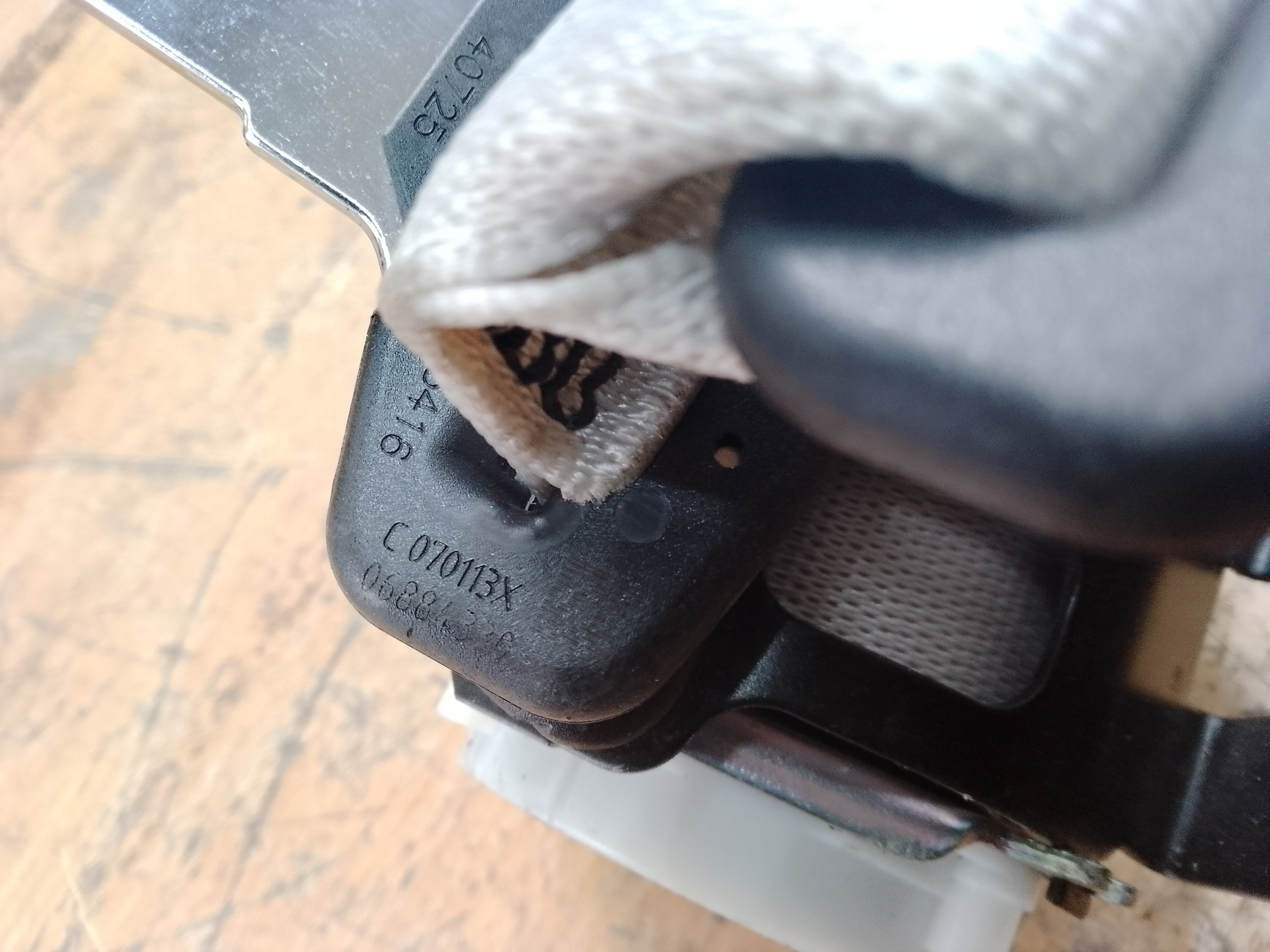 BMW 5 Series F10 F11 Seat Belt Rear Centre (34036732A) (9116275 03)