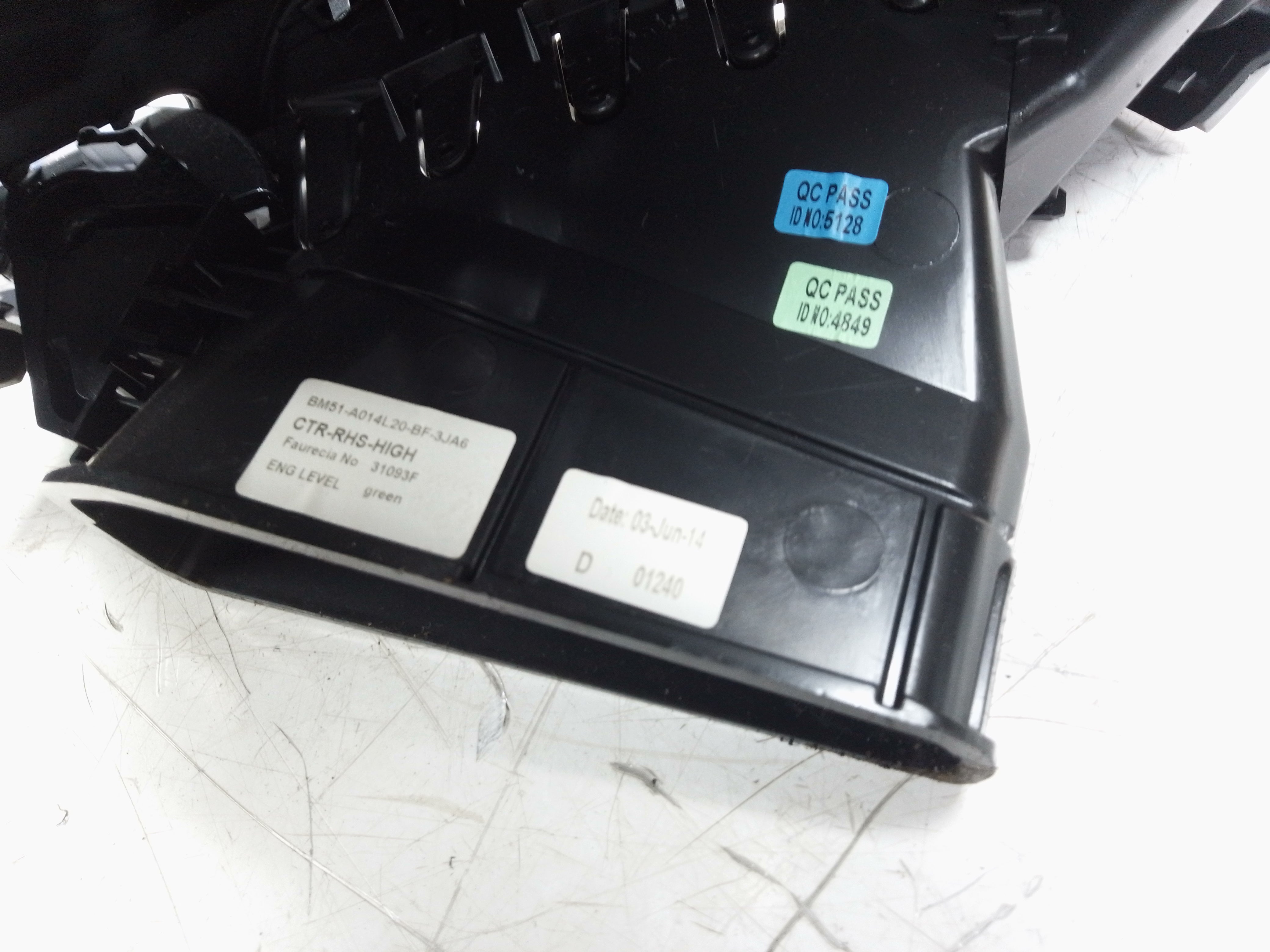 Ford Focus Radio  Car Radio Stereo CD (F1BT-18C815-HE)