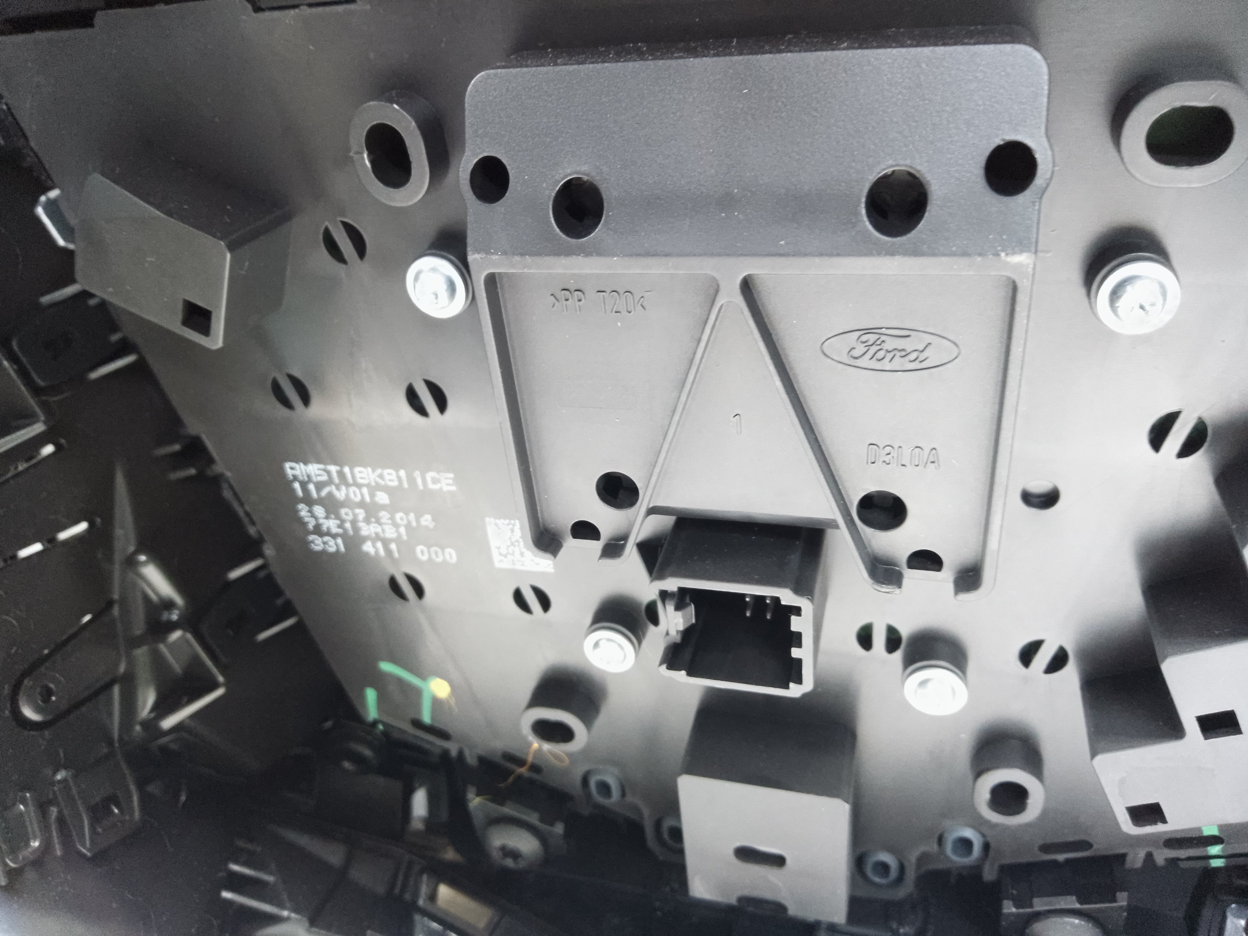 Ford Focus Radio  Car Radio Stereo CD (F1BT-18C815-HE)