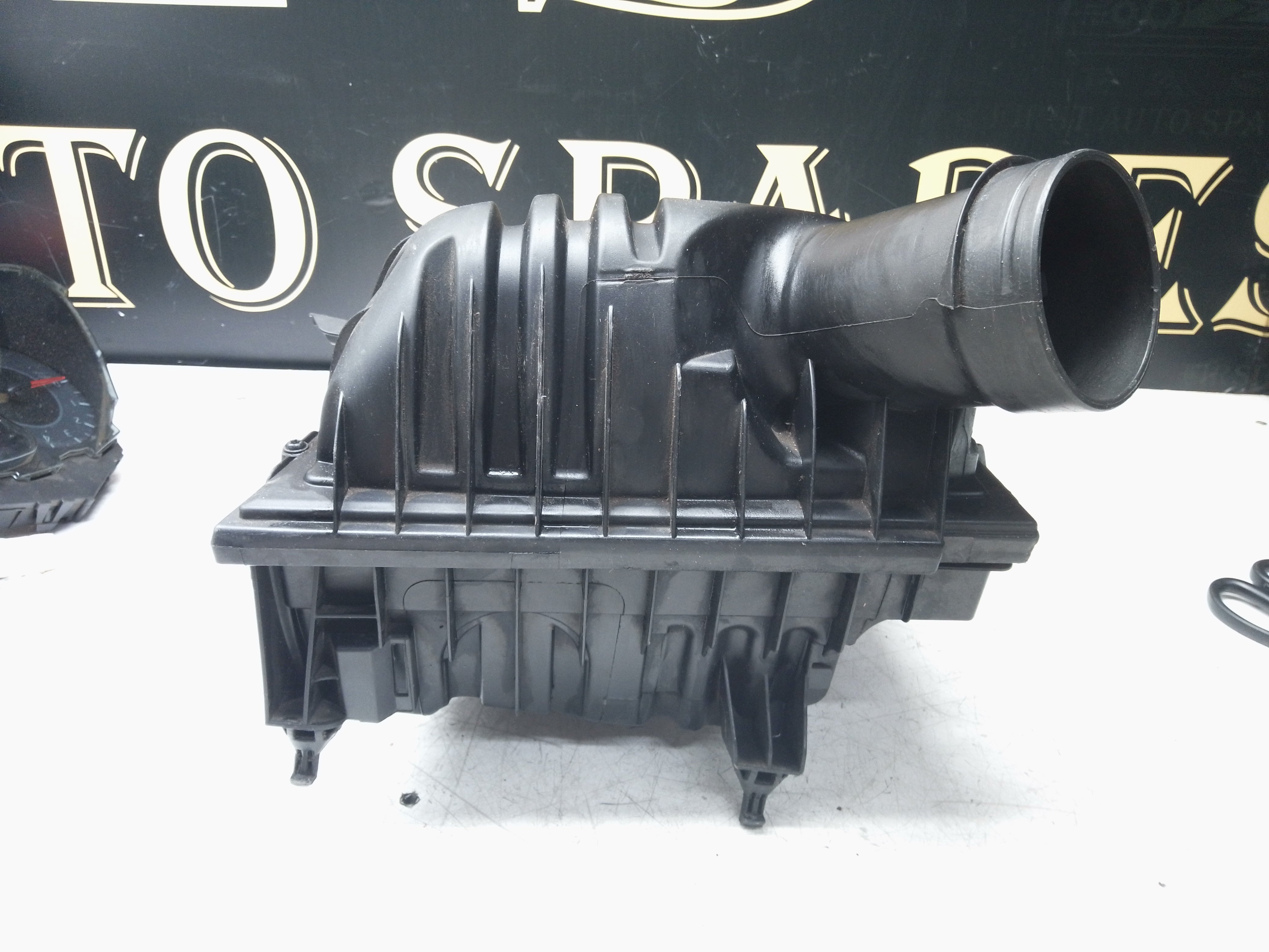 MINI F56 1.5 Air Filter Box Housing Assembly 13718513916 – 2014–2021