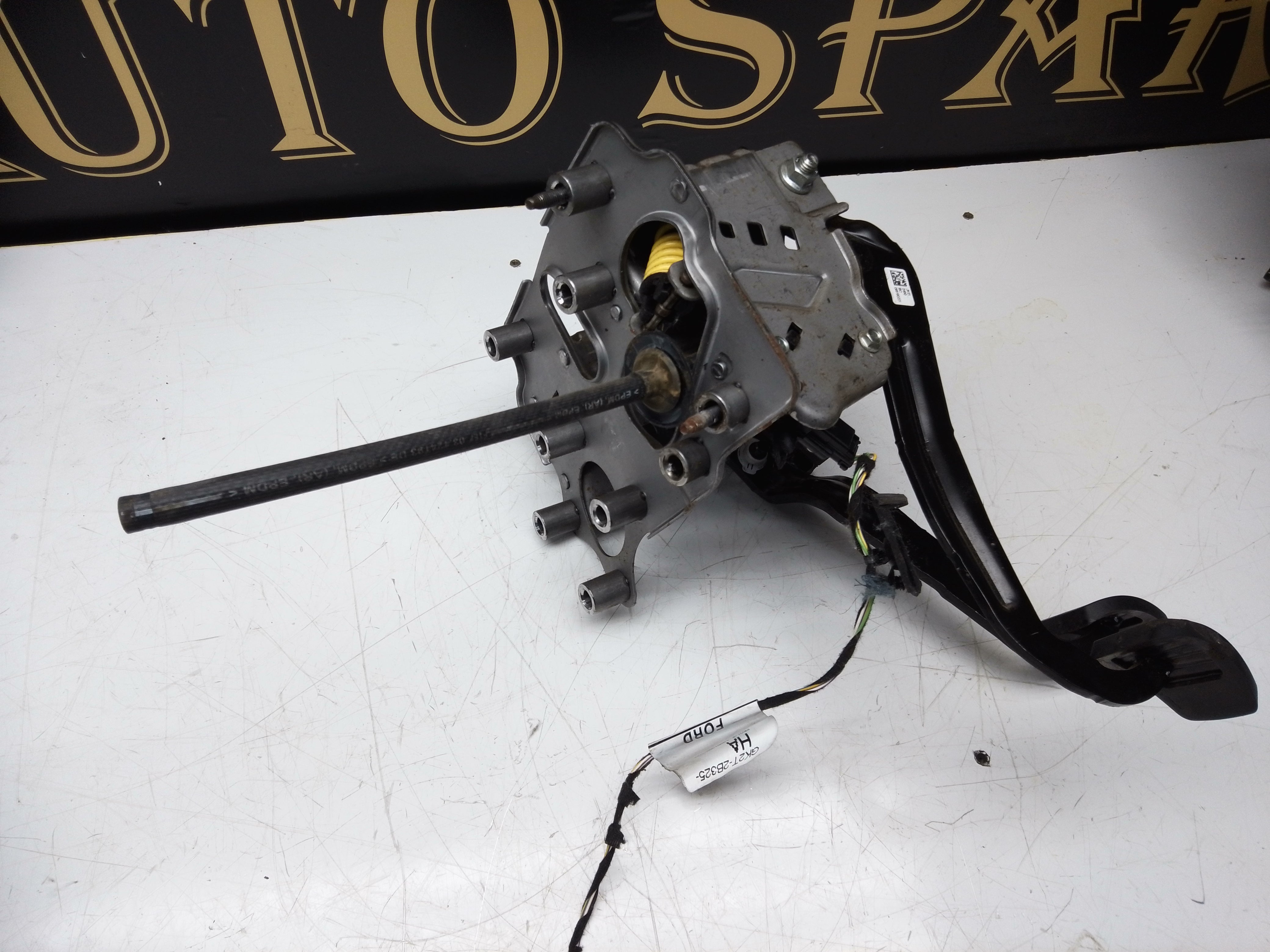 Ford Transit 2021 Brake & Clutch Pedal (GK2T-2B325-HA) (EE01-E-12851392-033)