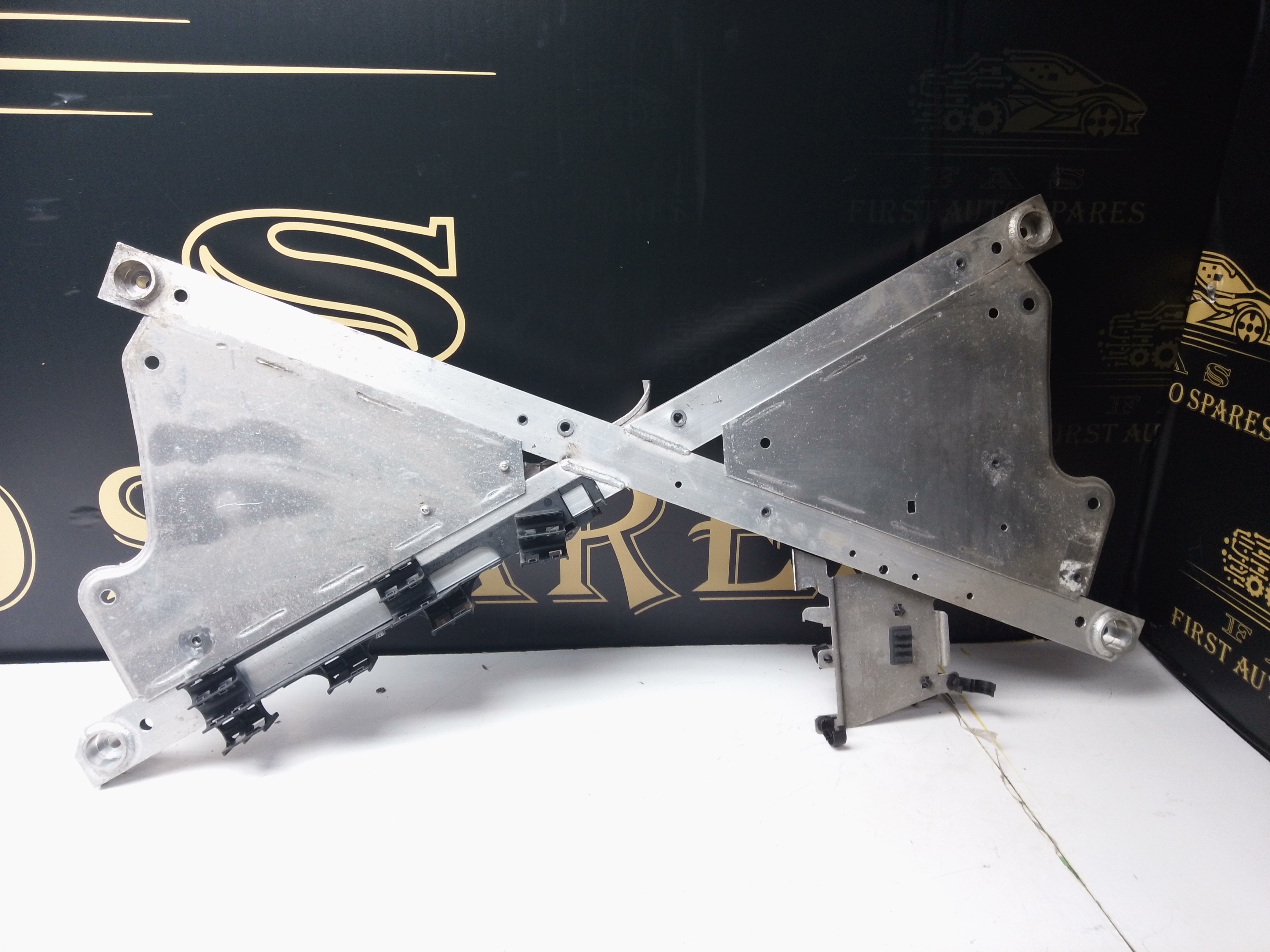 BMW i3 I01 Vertical Strut (6879520) (6818825)