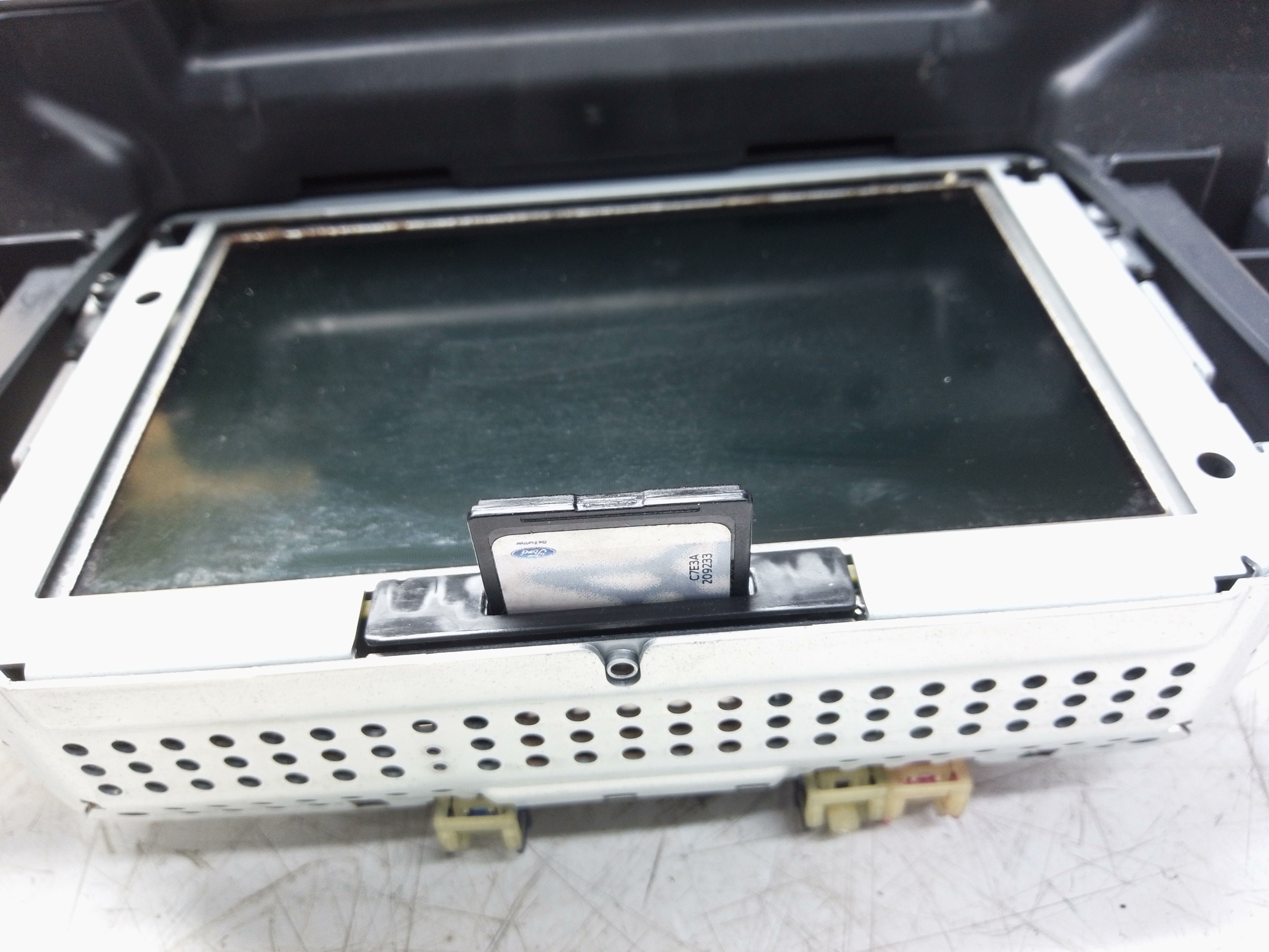 Ford Focus Radio  Car Radio Stereo CD (F1BT-18C815-HE)