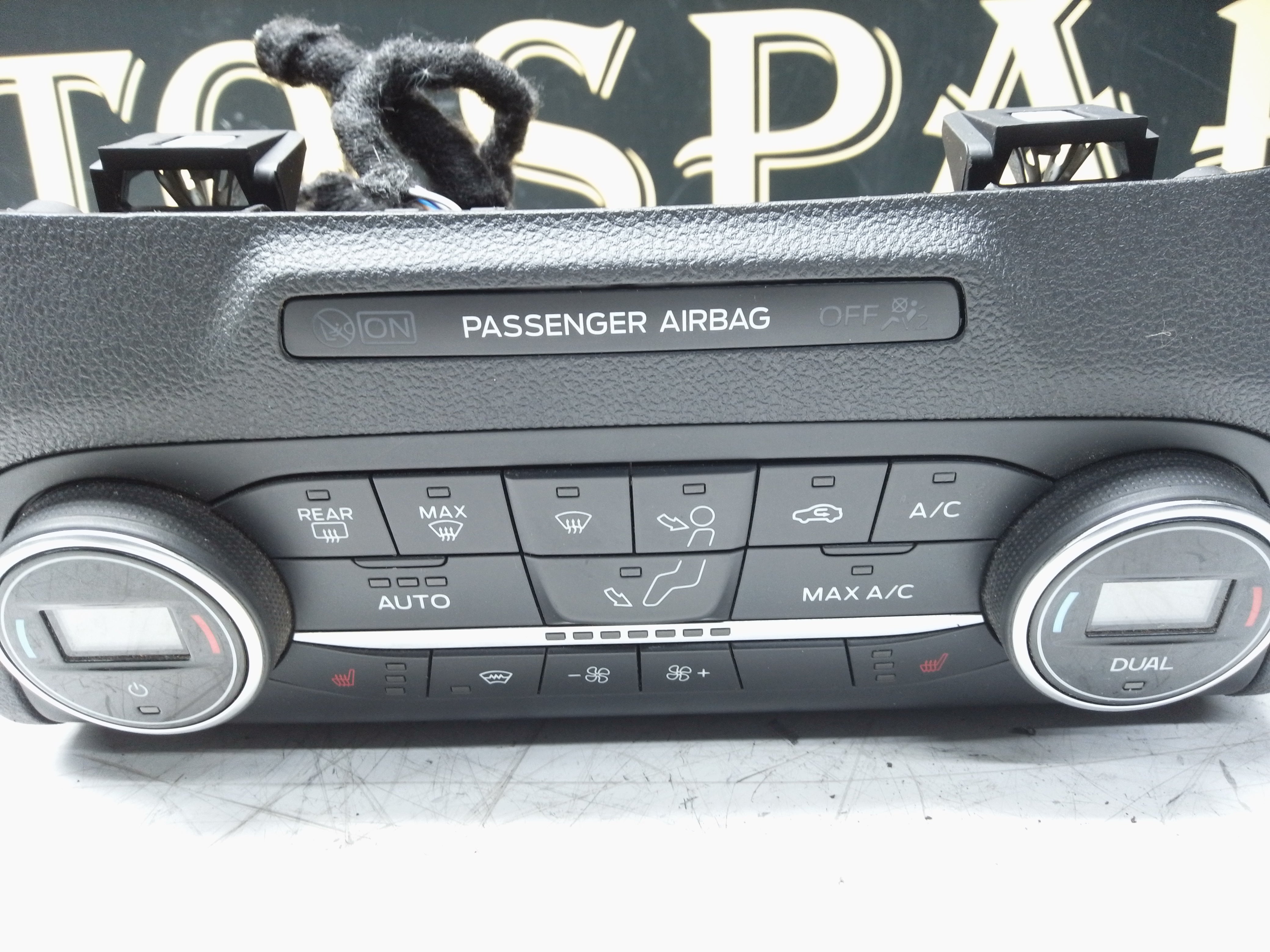 Ford Focus 2018–2021 Heater Climate Control Panel (JX7T-18C612-DD)