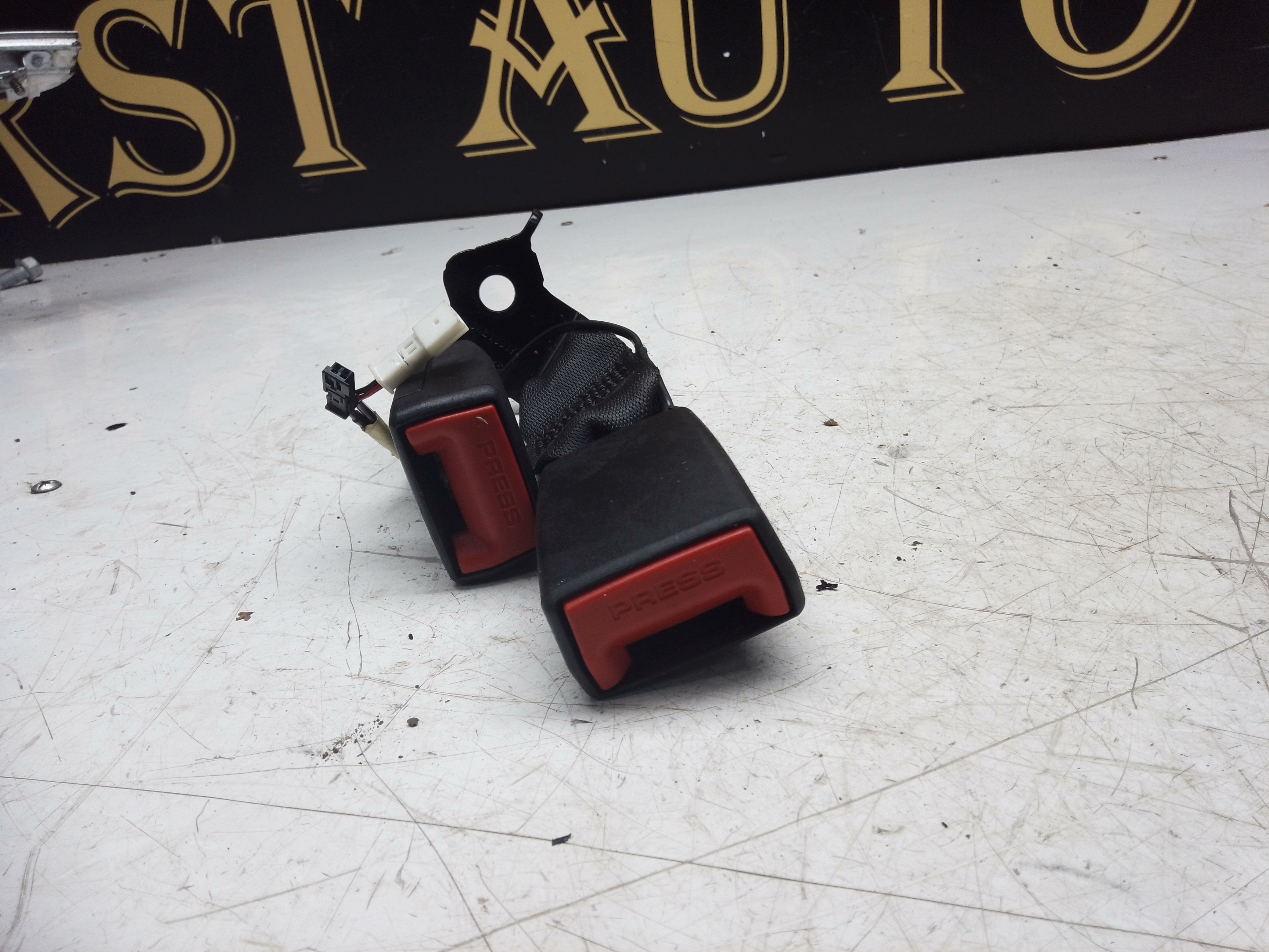 BMW X3 X4 G01/G02 Right Rear Seat Belt Buckle (34216817B)