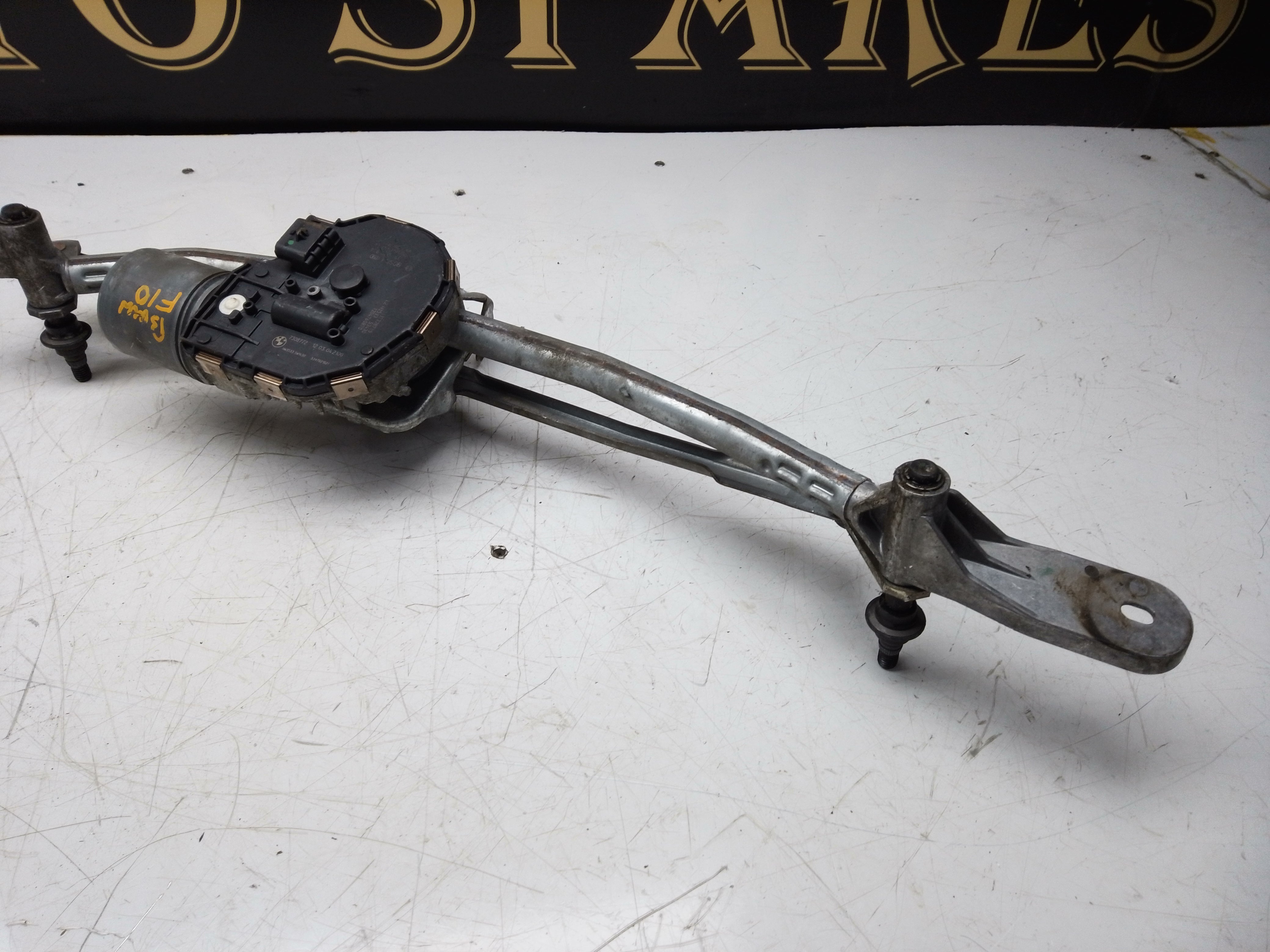 BMW 5 Series F10 F11 2009–2017 Front Wiper Motor & Linkage (7308772)