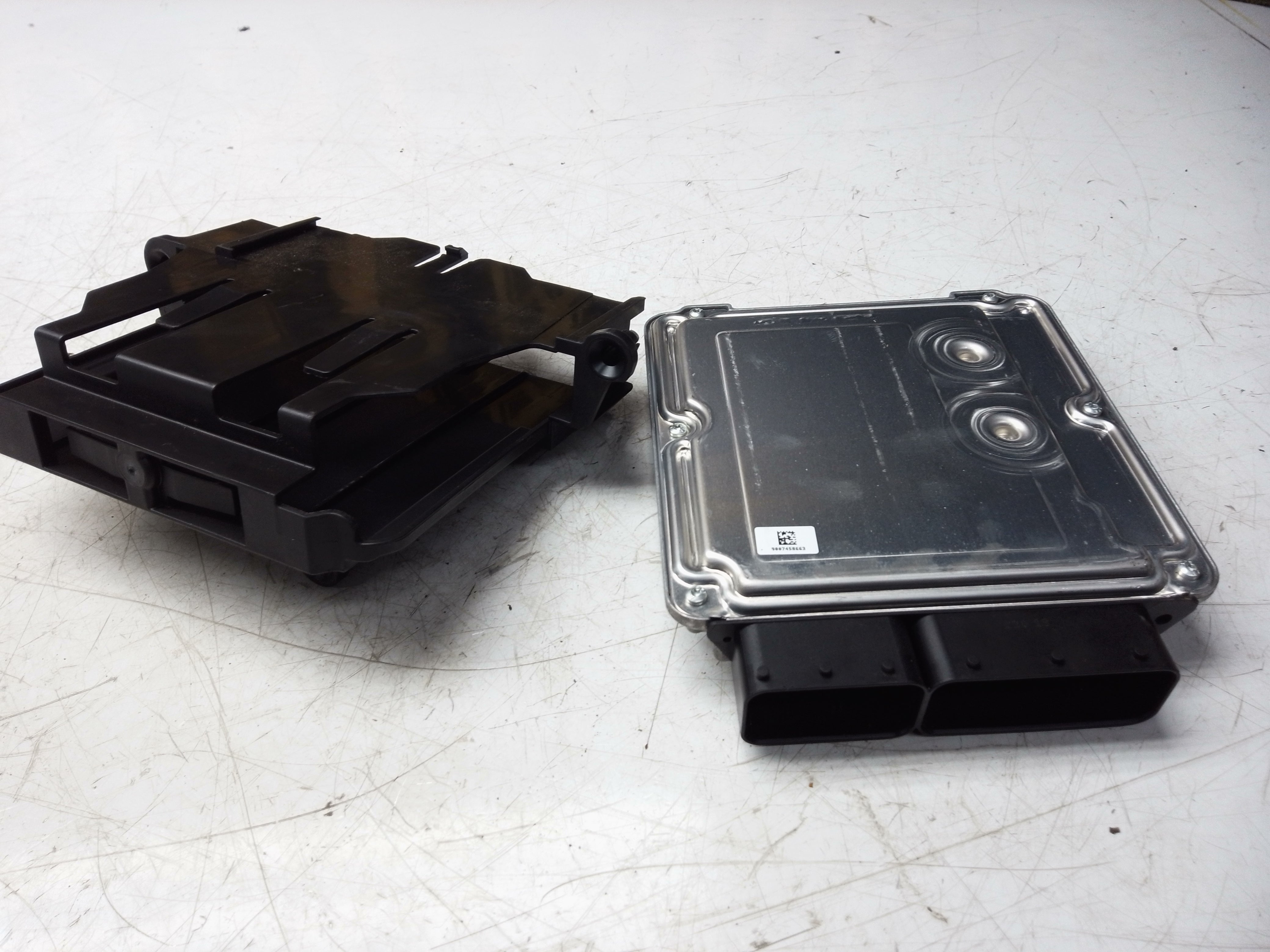 BMW X5 F15 Engine ECU Control Module DDE (8582803) (0281031328)