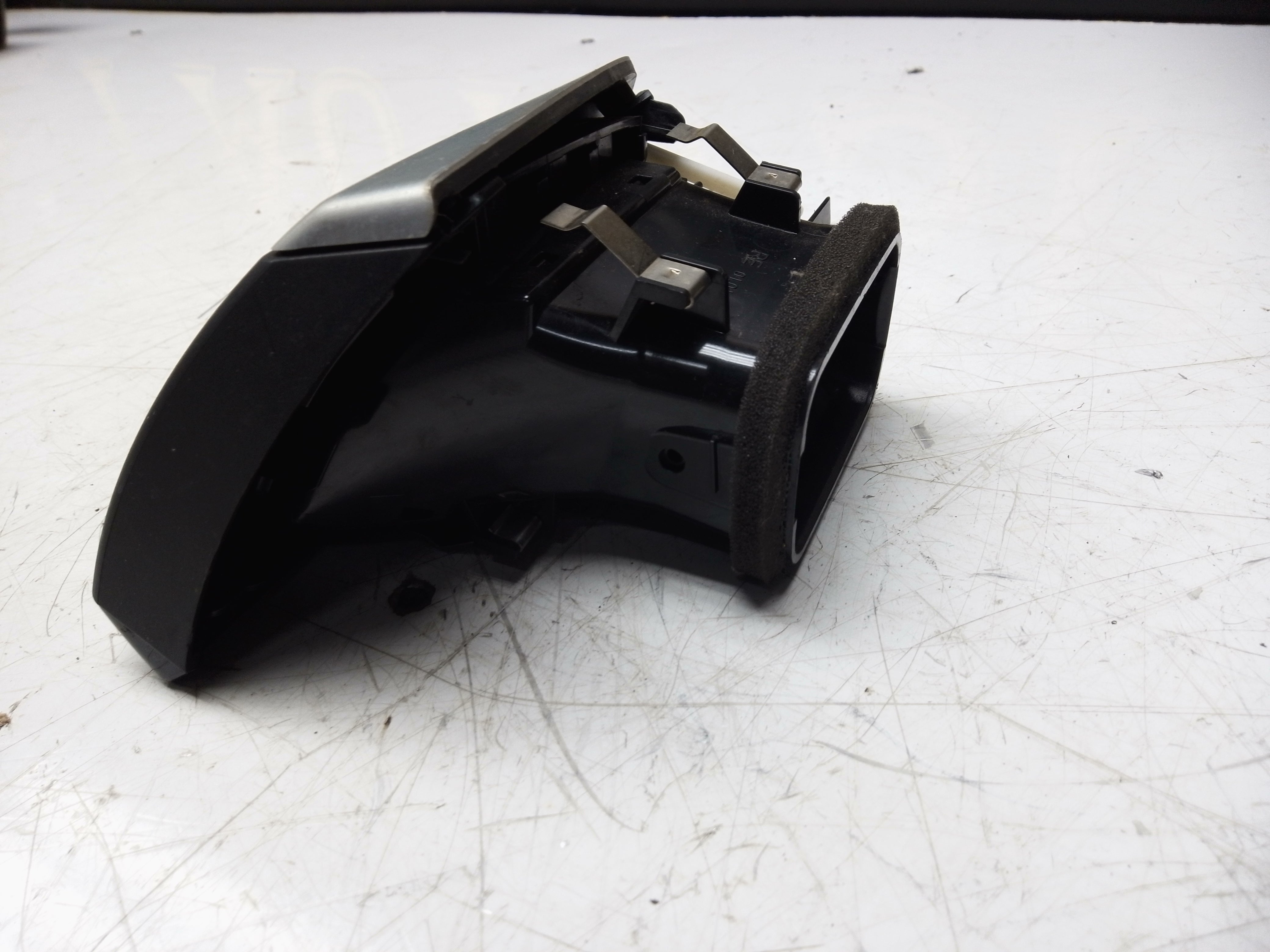 BMW 1 Series F20/F21 Driver's Side Vent Grill (507890)