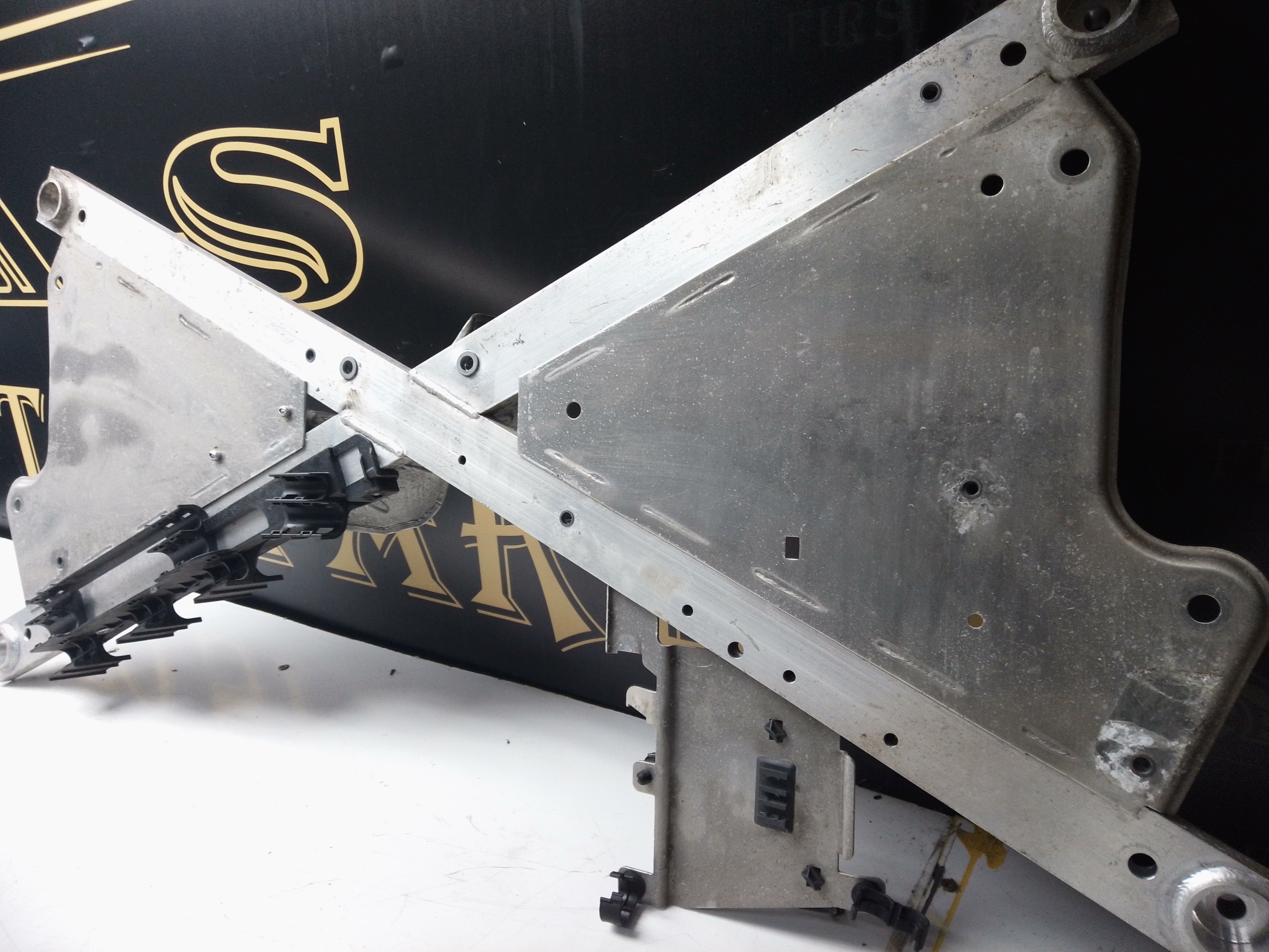 BMW i3 I01 Vertical Strut (6879520) (6818825)