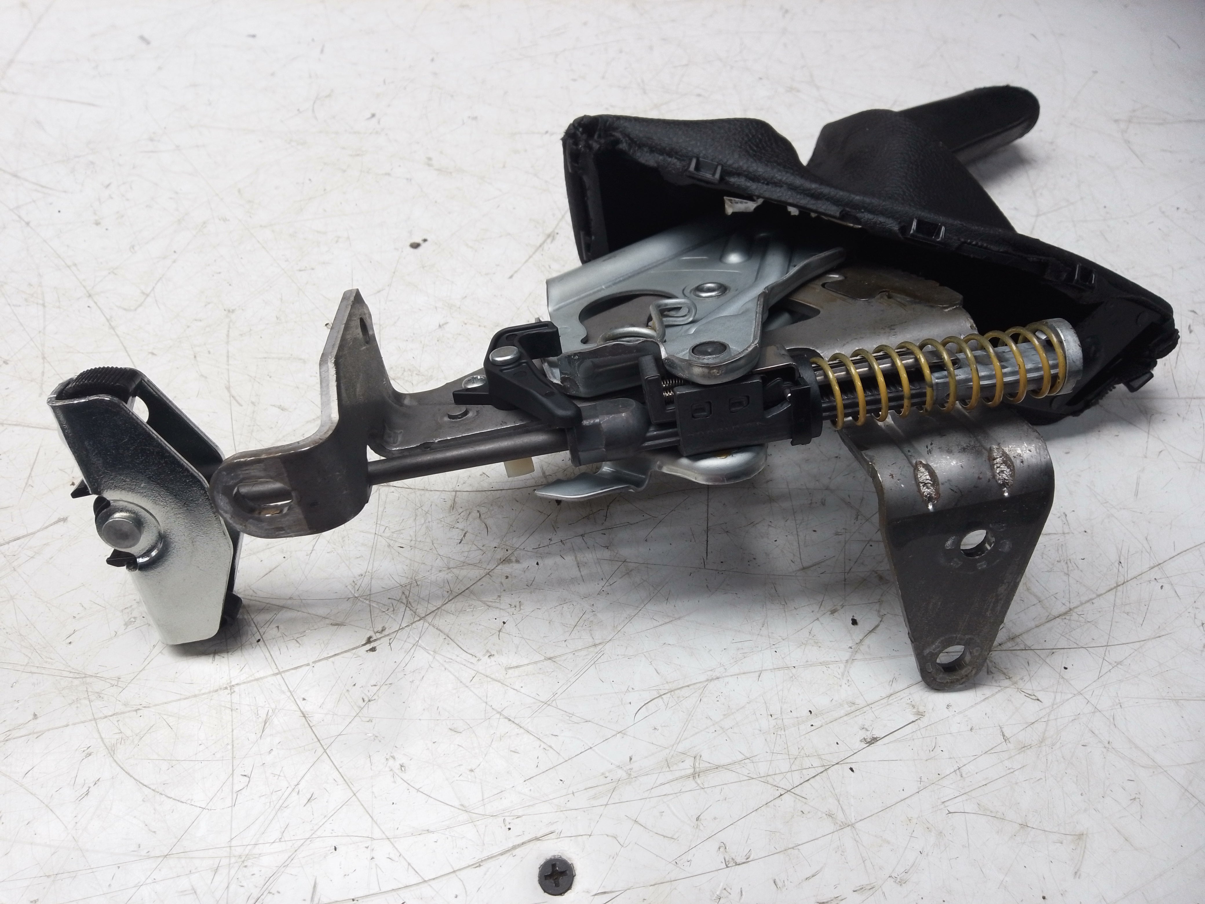 BMW 2 Series 2014 Handbrake Lever (6799102)