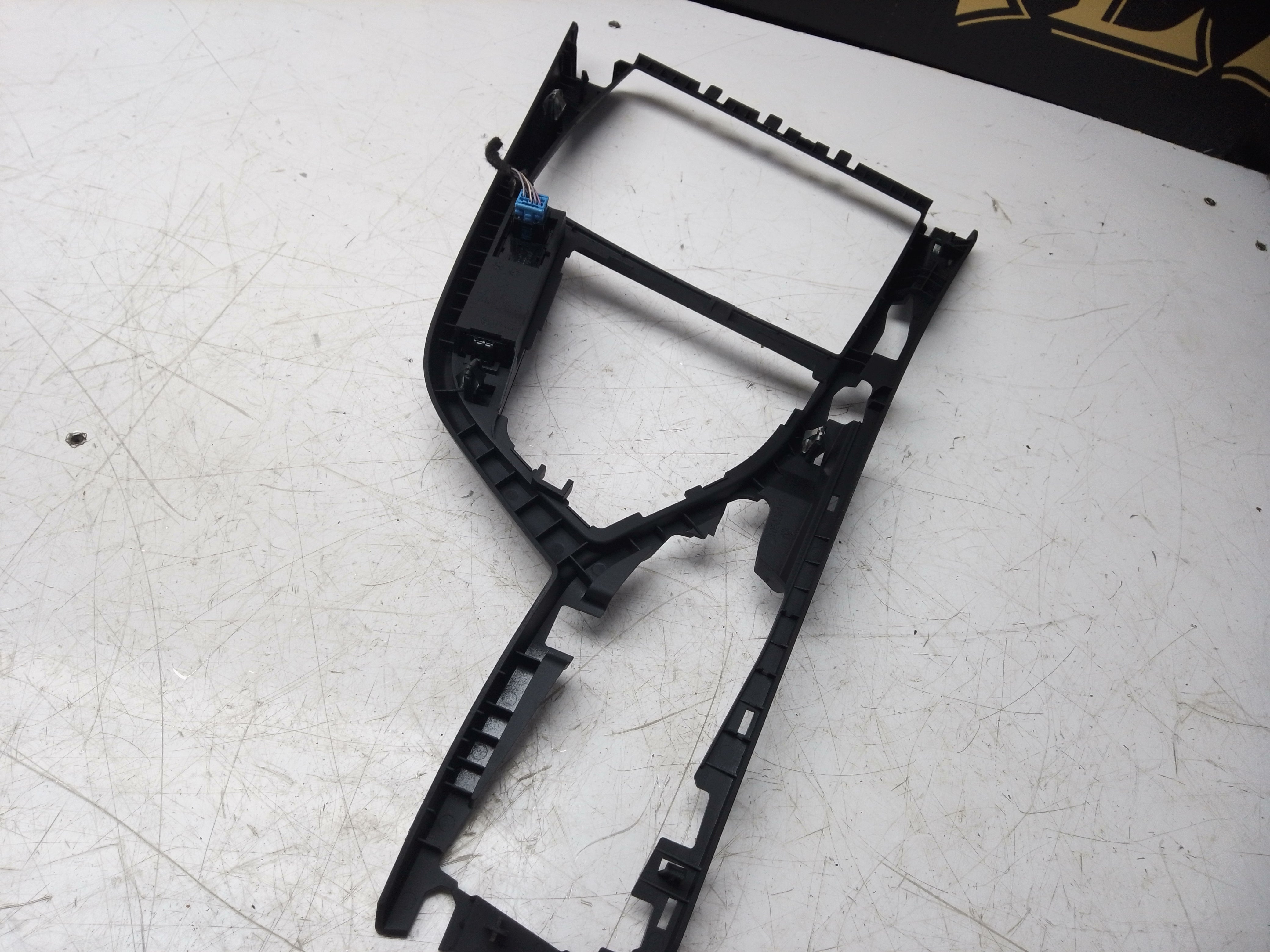 BMW 1 Series F20 F21 Centre Console Insert Trim Cover Panel (105026819 / 9206314)