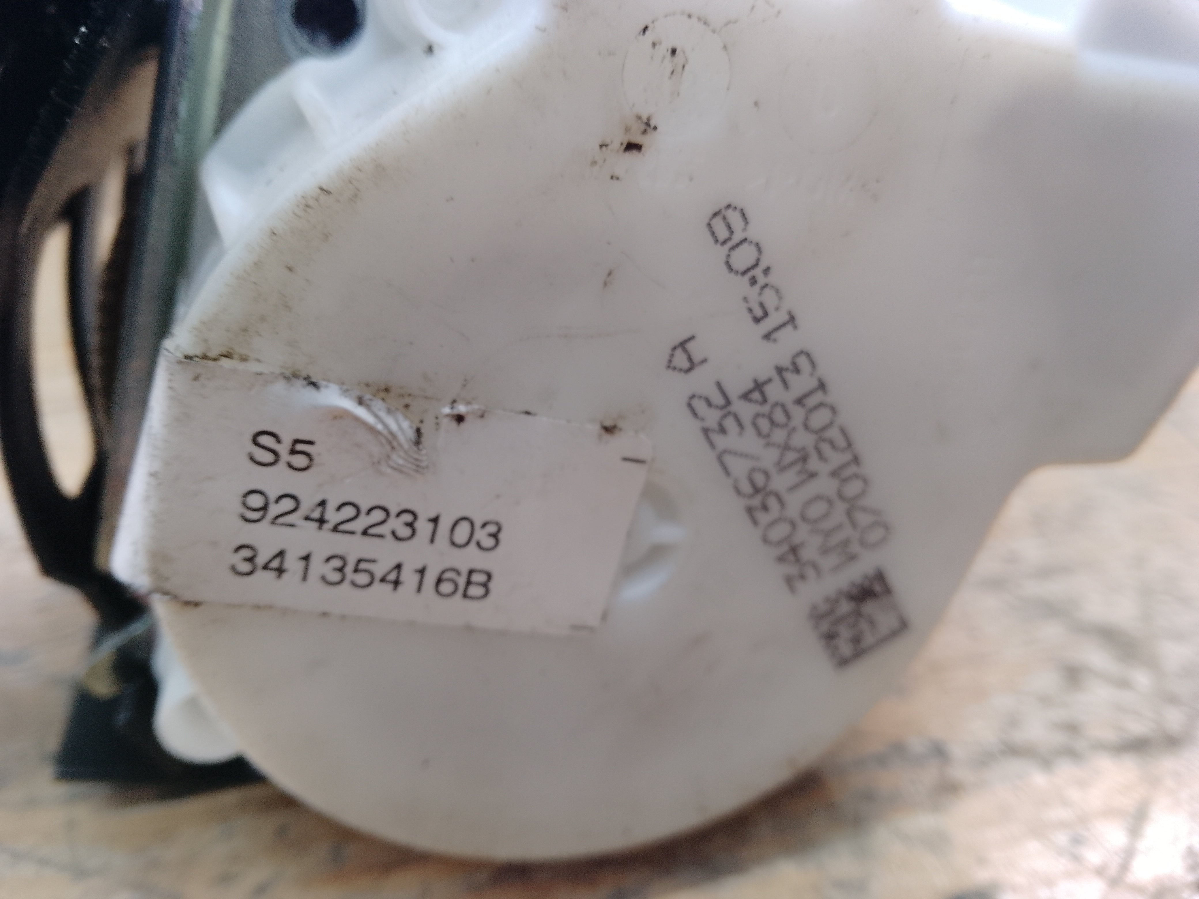 BMW 5 Series F10 F11 Seat Belt Rear Centre (34036732A) (9116275 03)