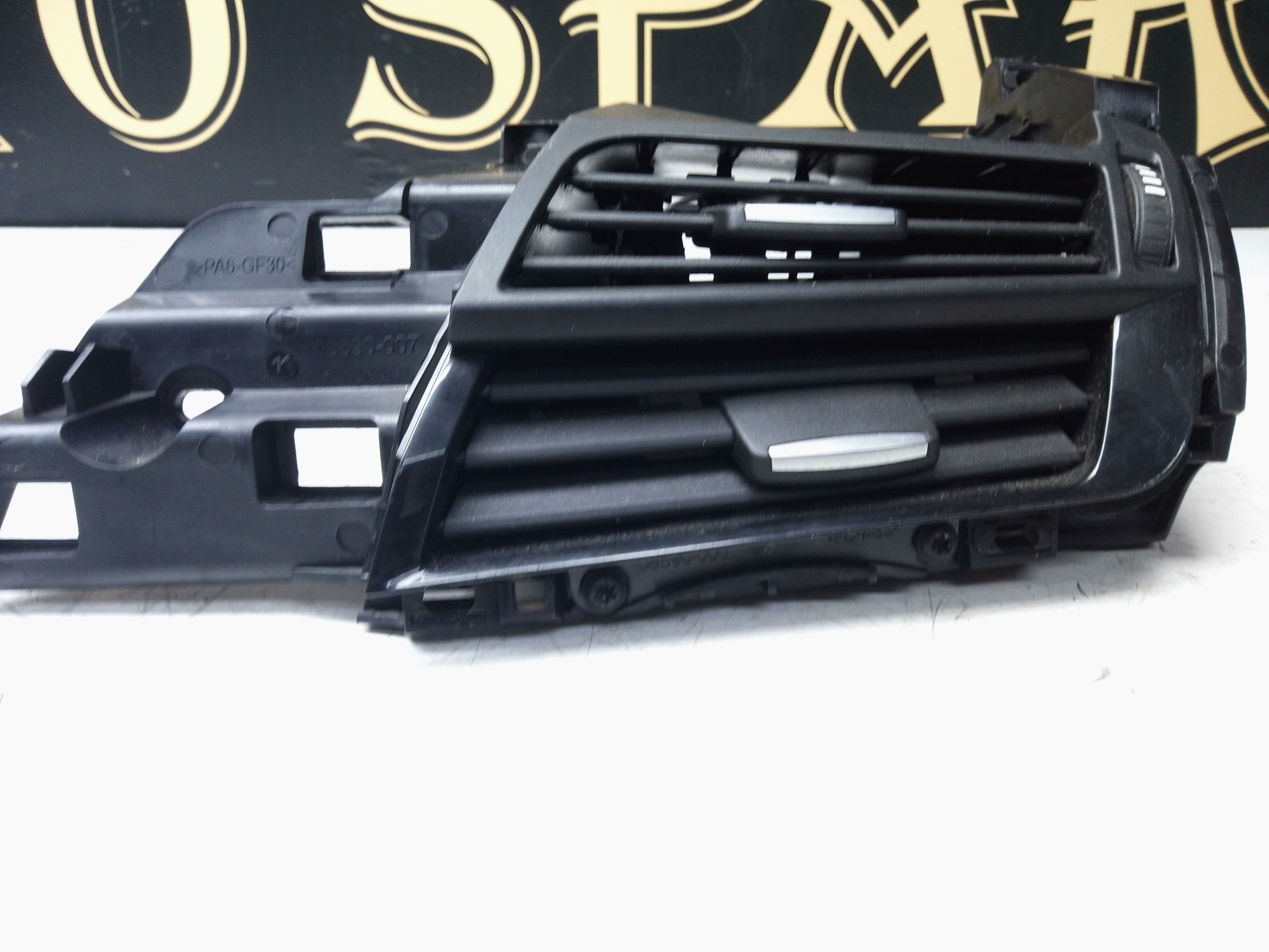 BMW X5 2017 Front Driver Side Dashboard Air Vent Grille (9270517)