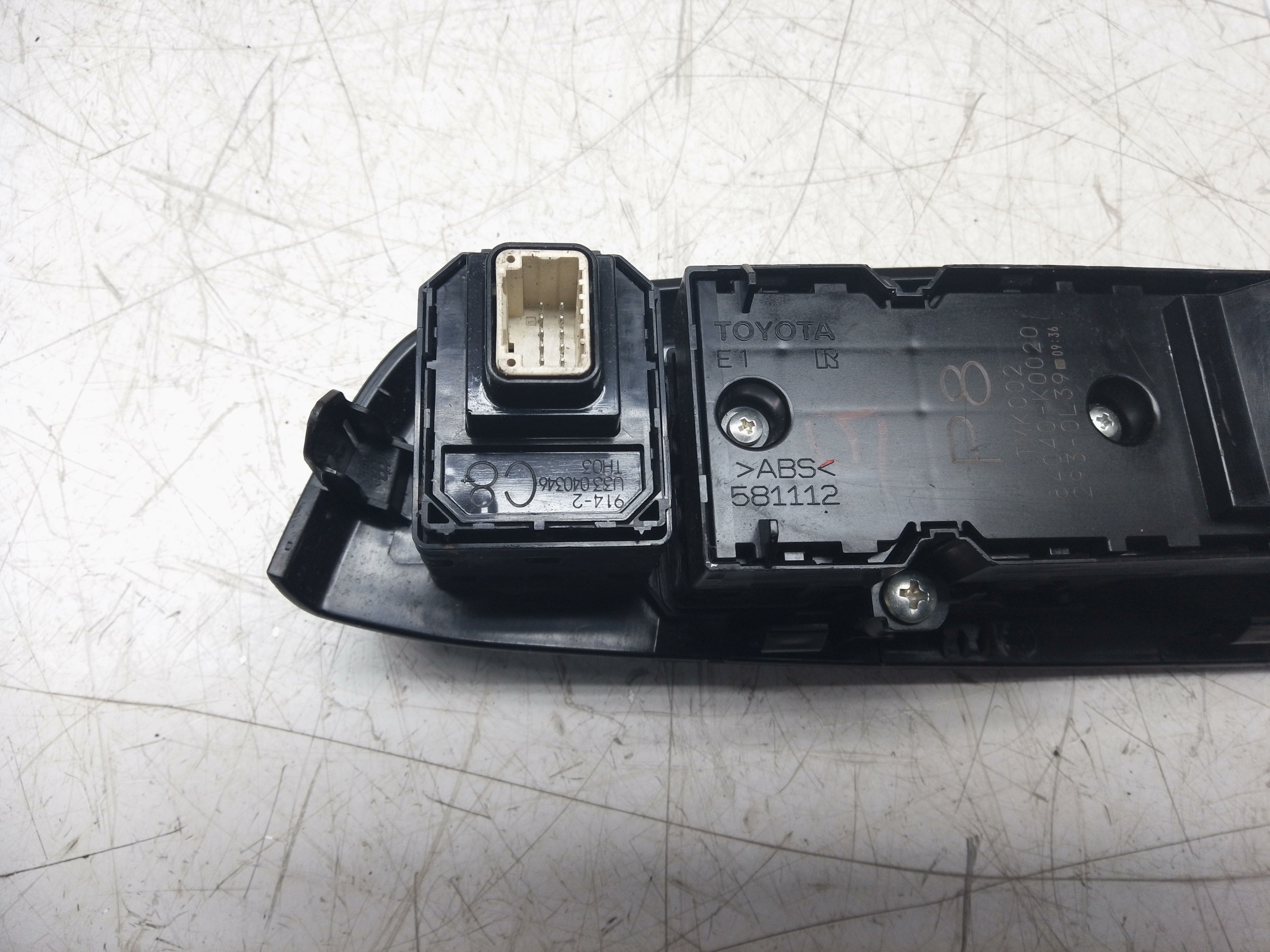 Toyota Yaris 2020–2025 Drivers Right Front Window Switch (84040-K0020)