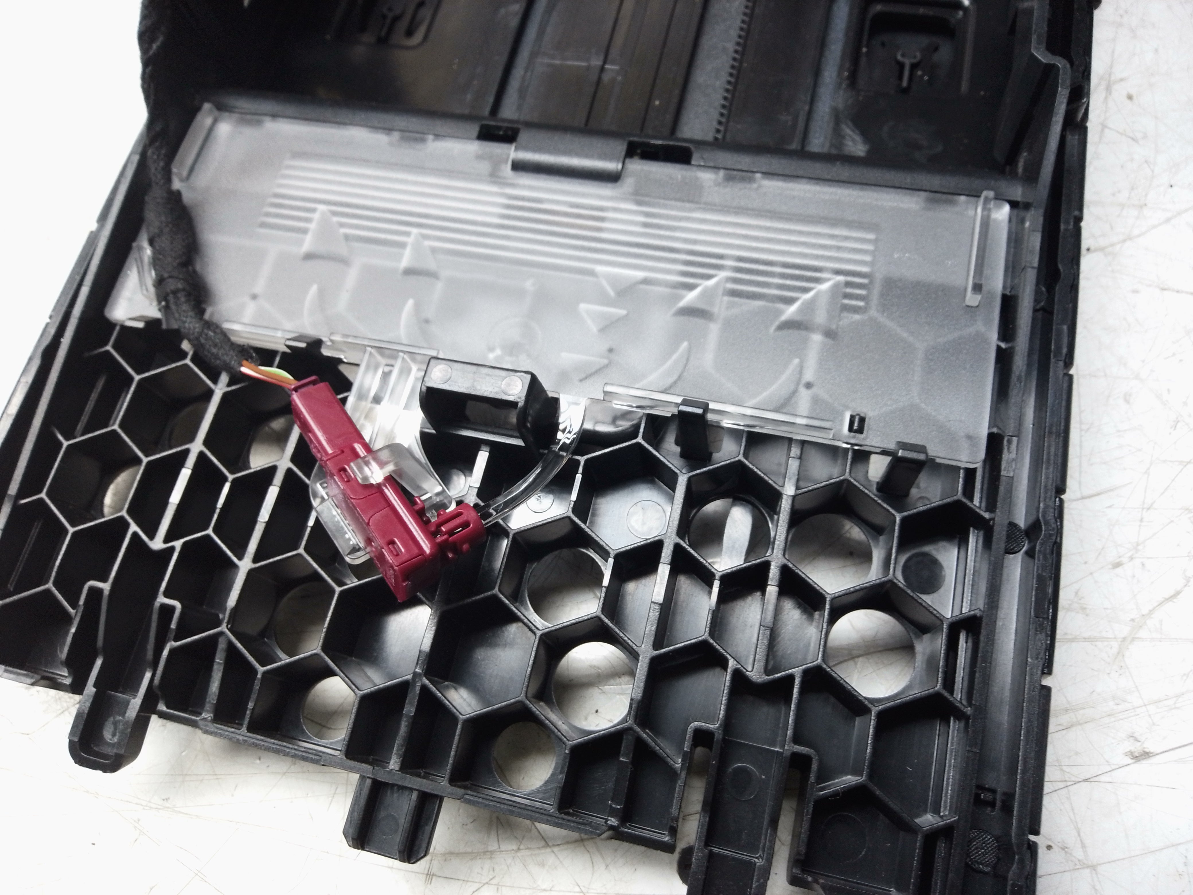 BMW 5 Series G30 G31 2019 Centre Console Compartment Lid (9330629)