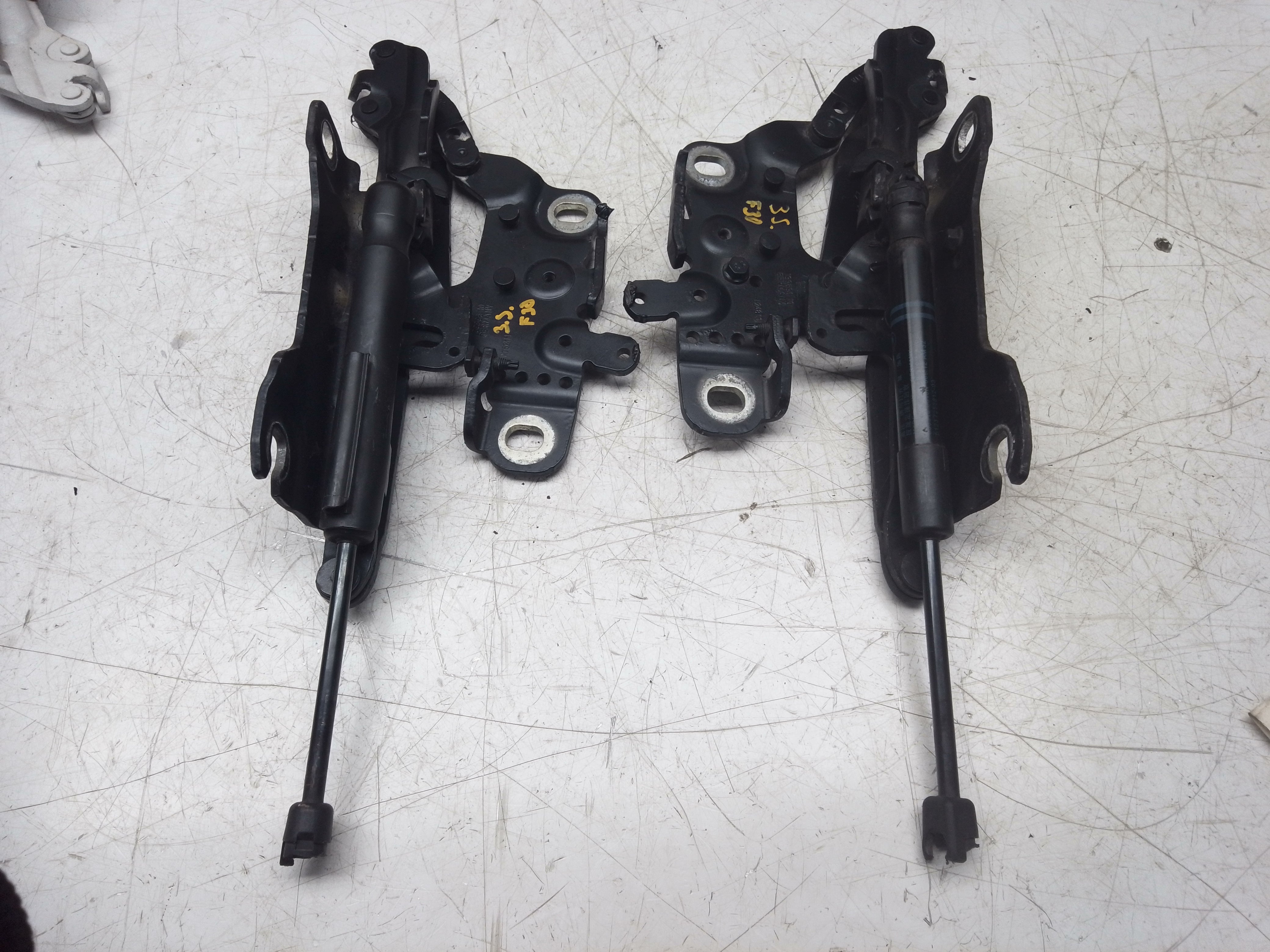BMW 1 2 3 Series 2012 F20 F22 F30 Pair of Bonnet Hinges (7239415) (7239416)