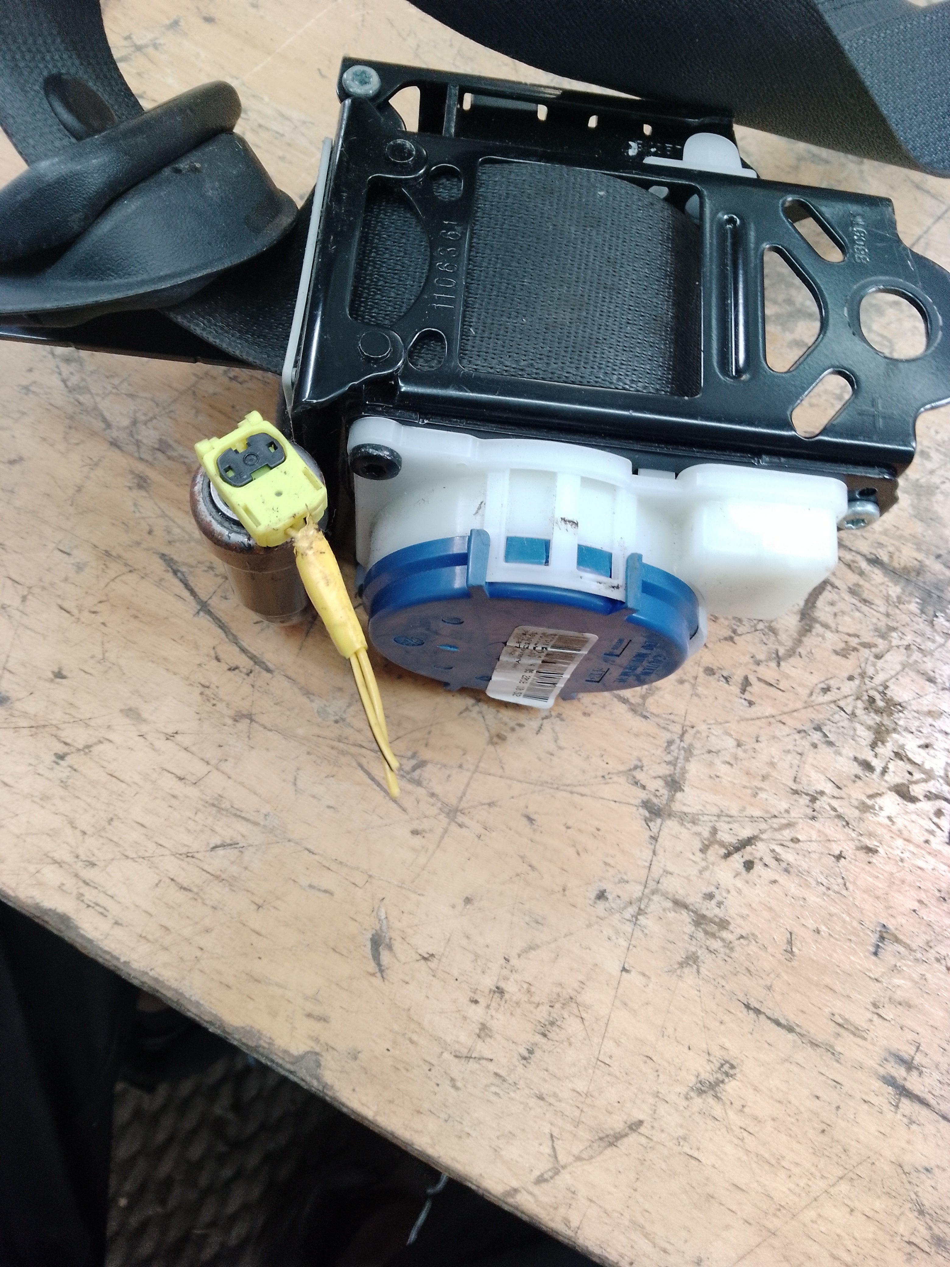 Toyota C-HR 2016-2023 Left Passenger Nearside Front Seat Belt (73220-F4010)