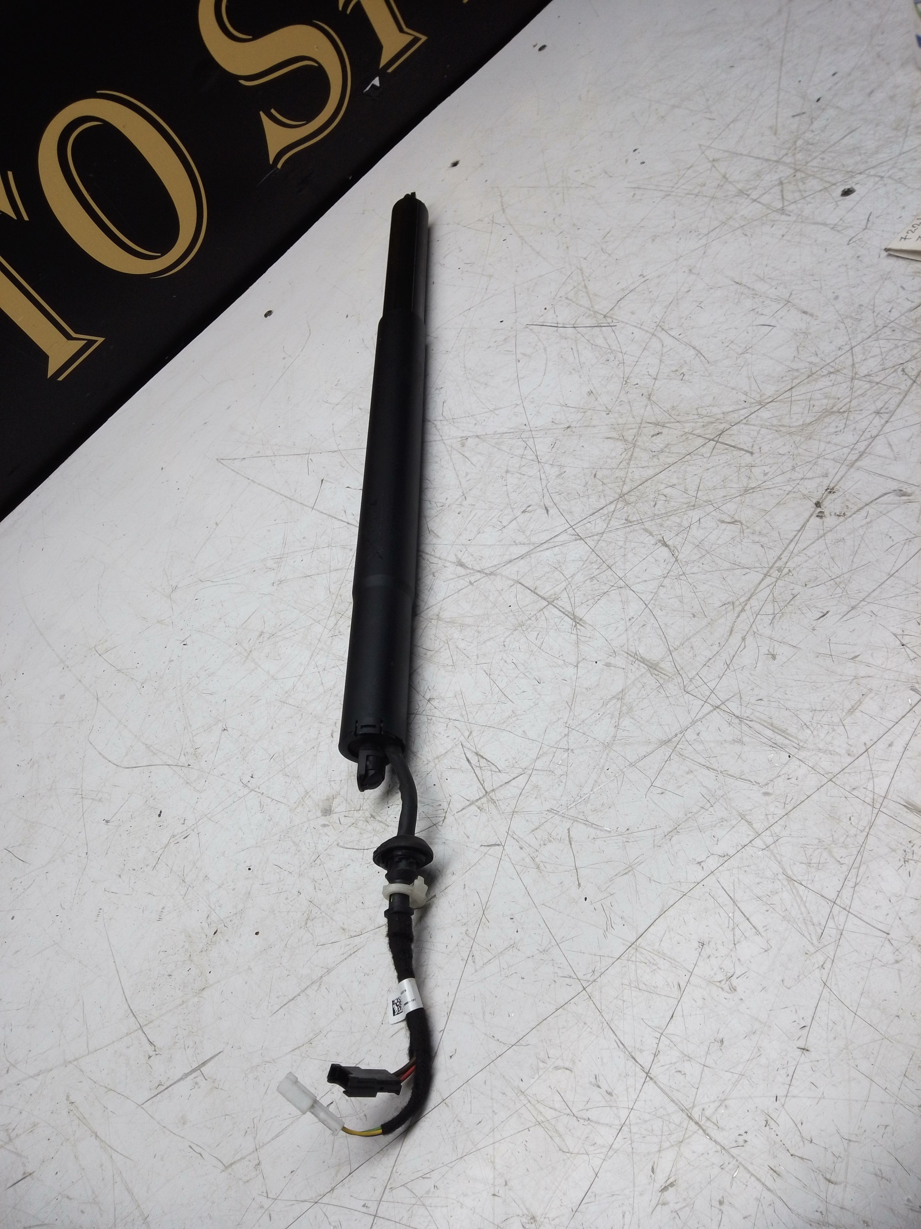 BMW X5 G05 2019–On Electric Tailgate Strut – Left or Right (7441799)