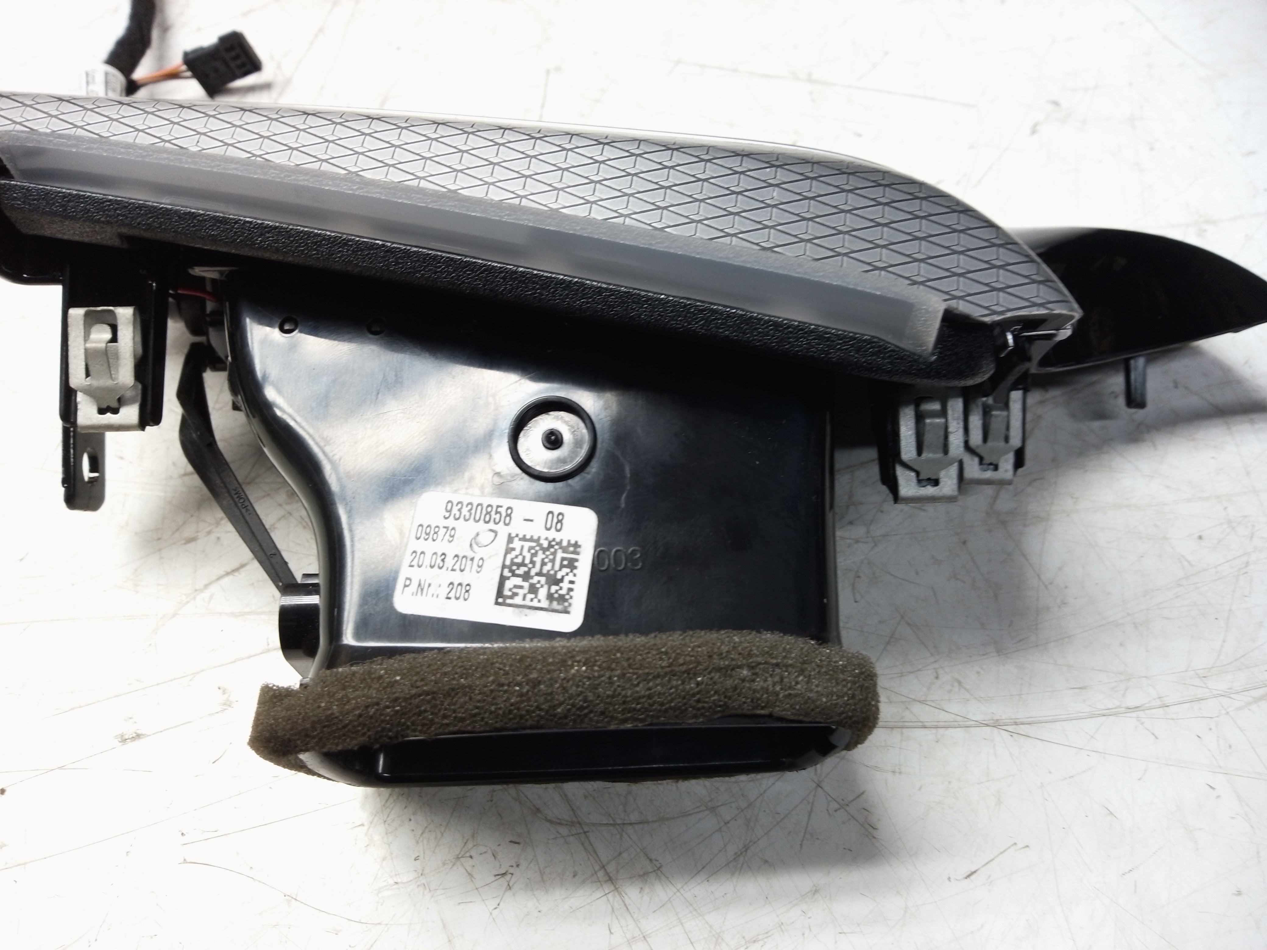 BMW 5 Series G30/G31 Air Vent Right Black (9330858-08)