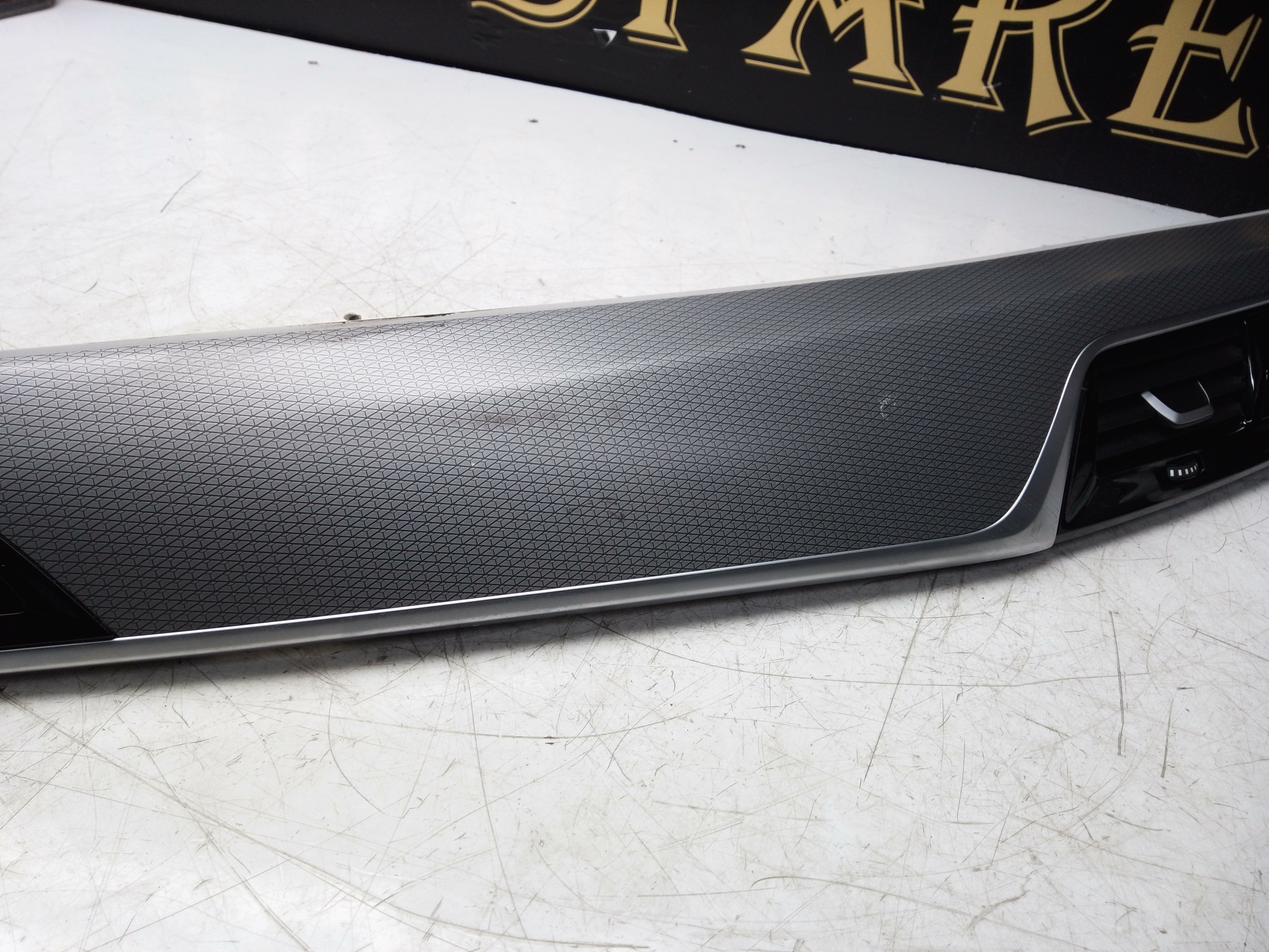 BMW 5 Series 2017 Air Vent Passenger Side Trim (9329579)