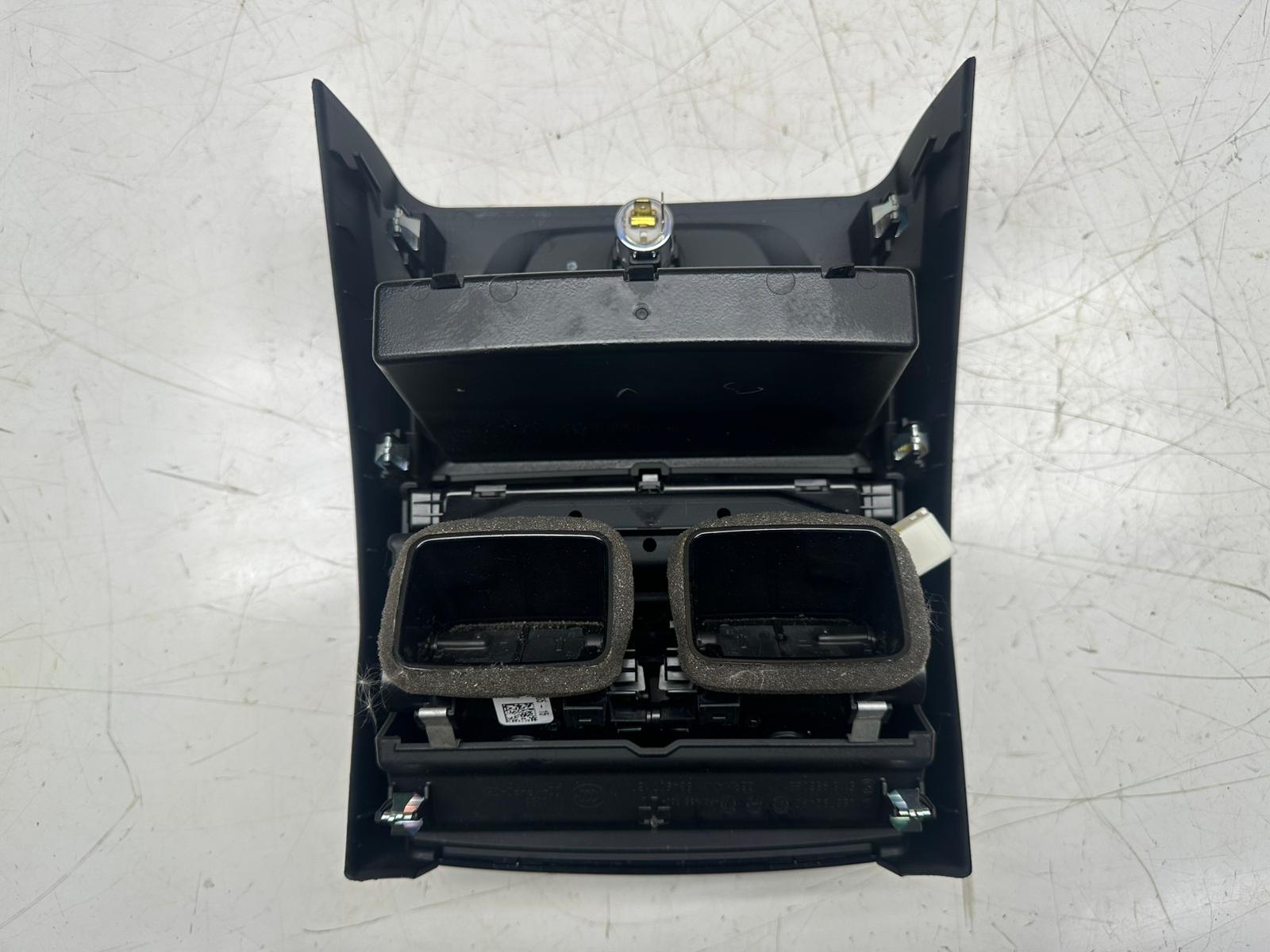 BMW 530e 2018 Centre Console Rear Air Vent Unit (51169330681)