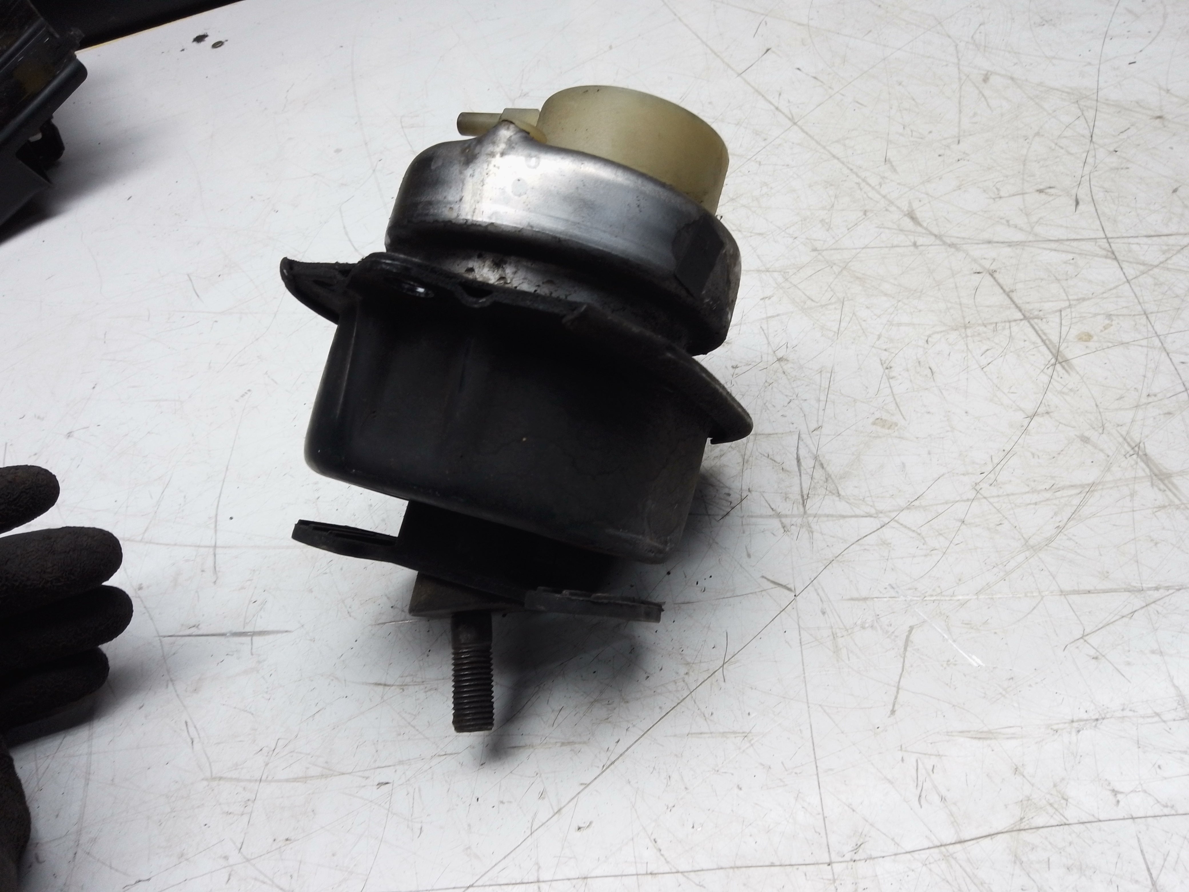 BMW X5 F15 2014 Left Engine Mount (P685310301)