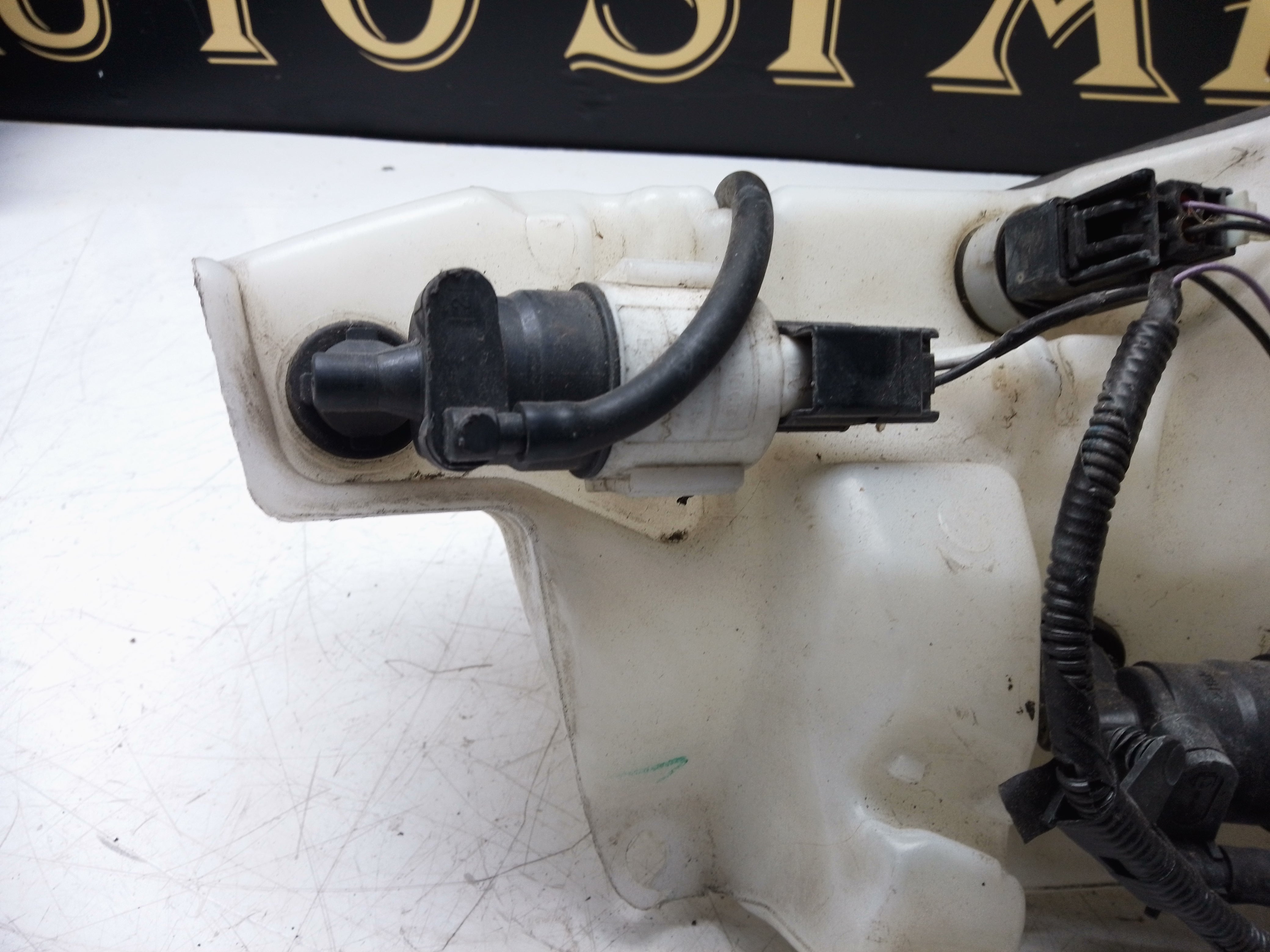 Jaguar XF X260 2016 Front Windscreen Washer Bottle (GX73-17B613-D)