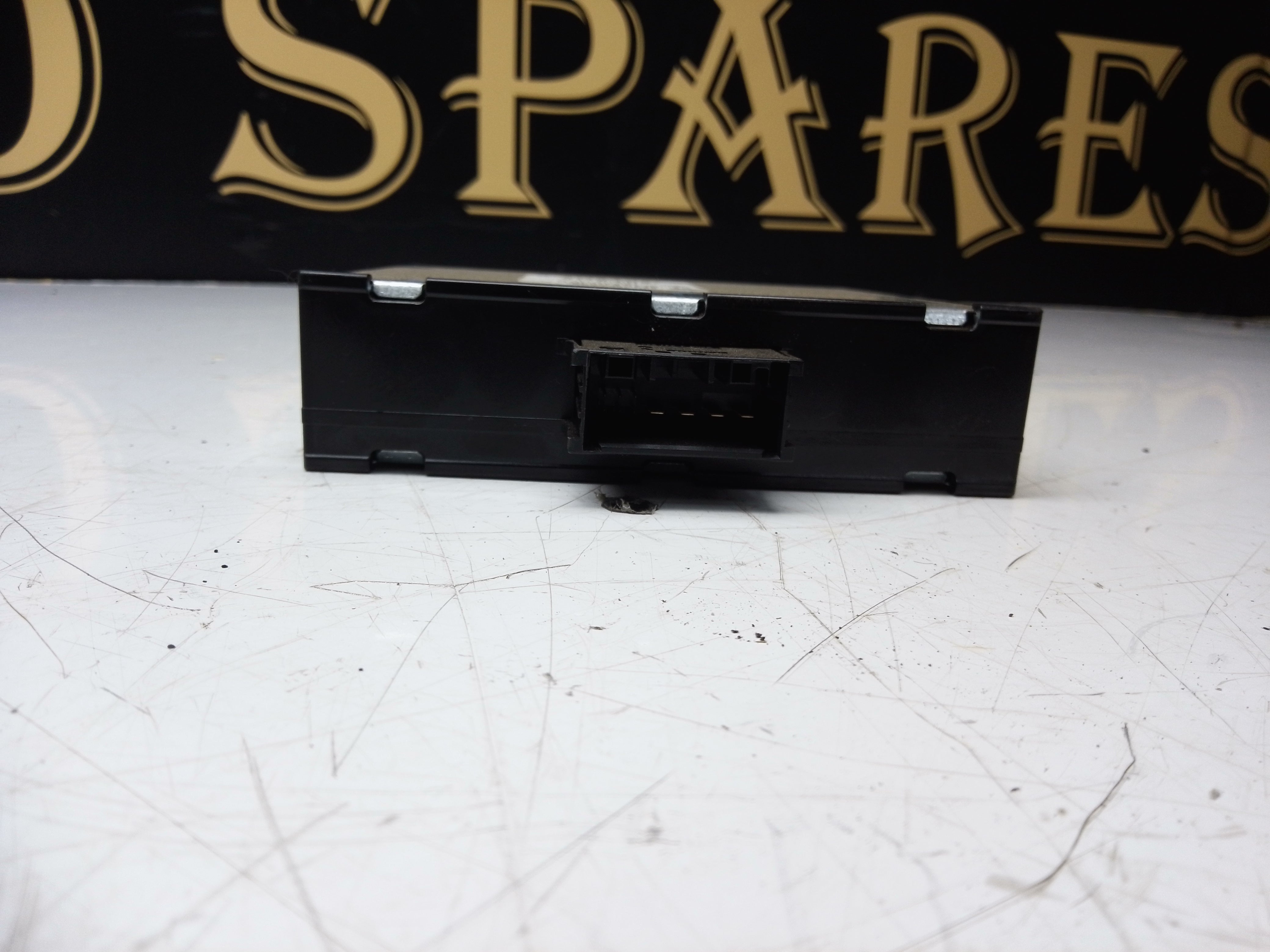 BMW 3, 5, 6 Series Voltage Converter Module (9251984 ) (61.42 9251984)