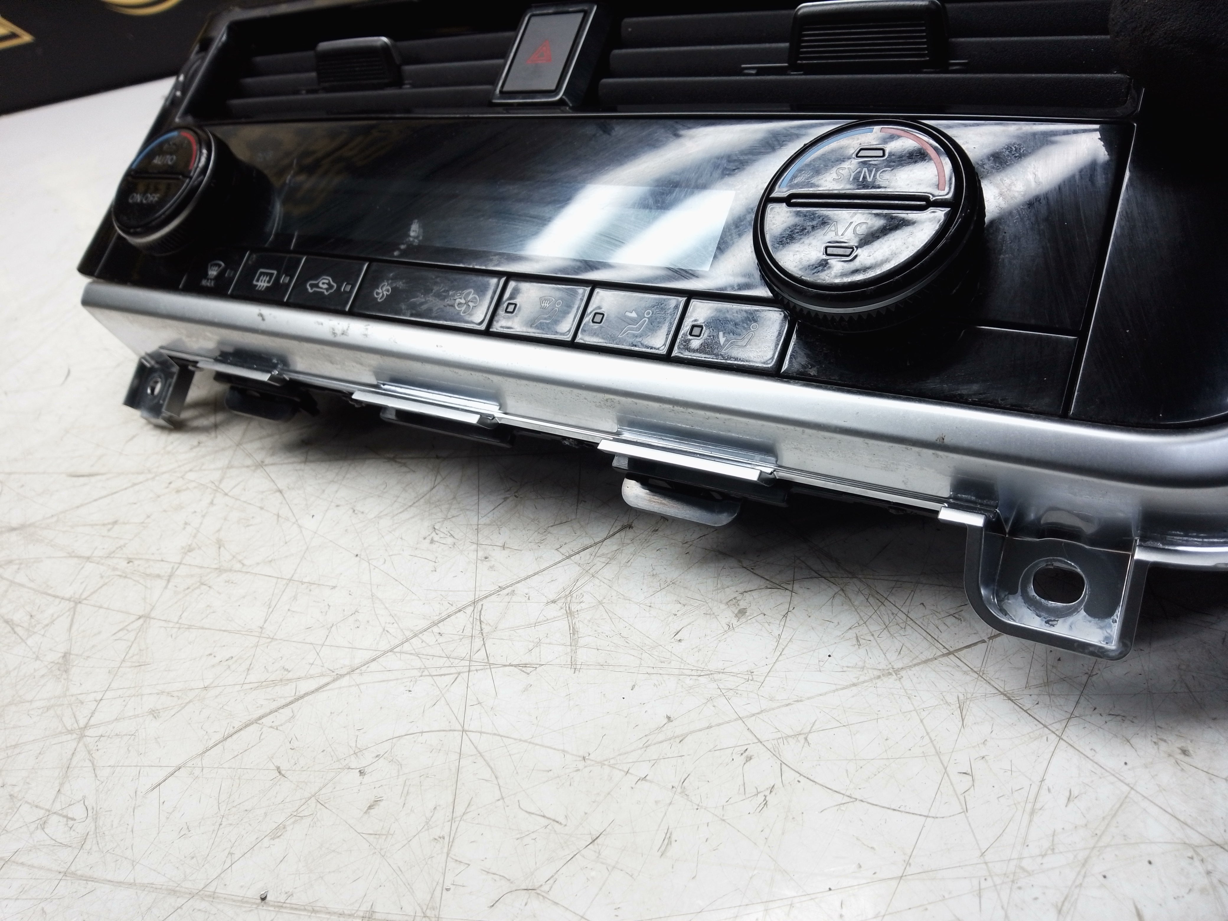 Nissan Qashqai J12 2023 Climate Control Unit Module (275006UM4C)