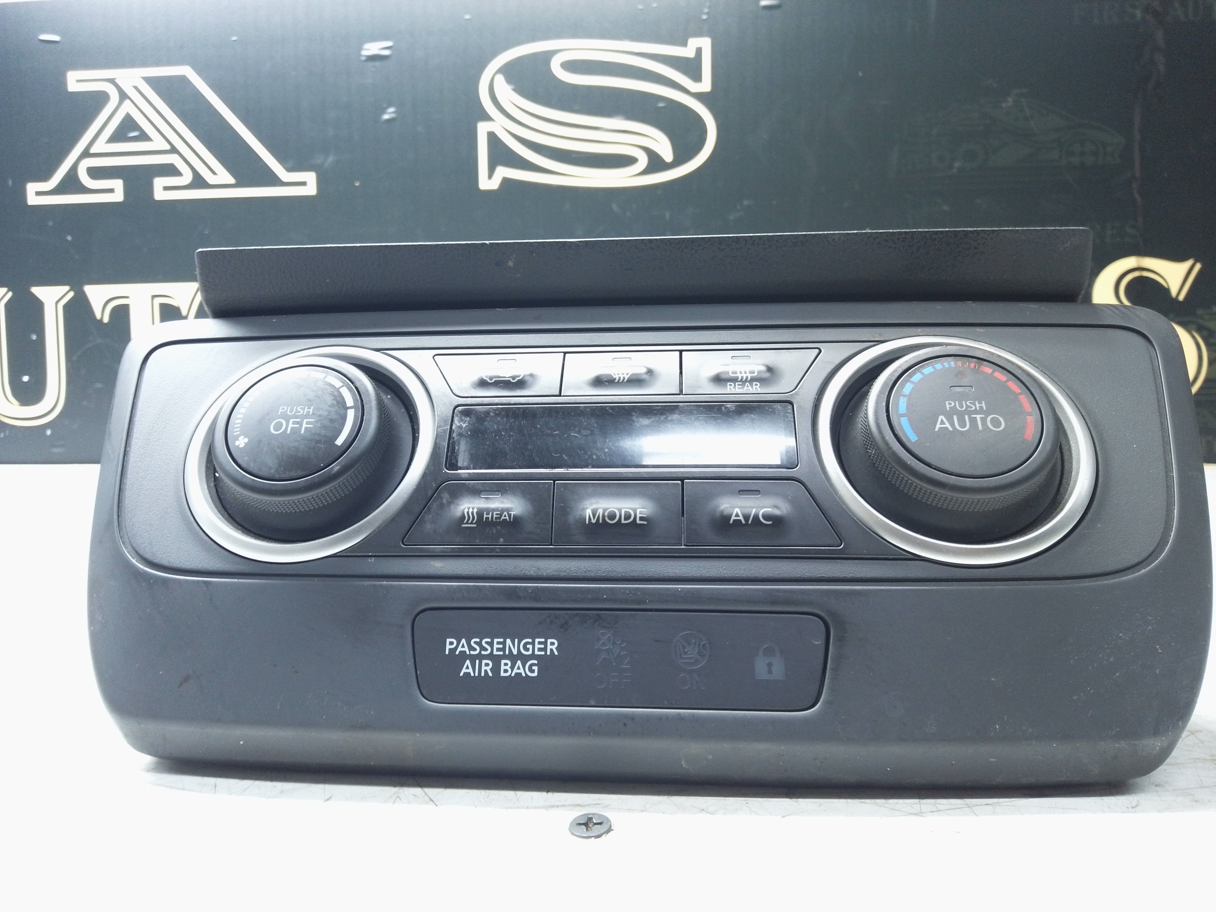 Nissan Leaf 2017-2024 Climate Control Heater Control Panel (27500 5SA0B)