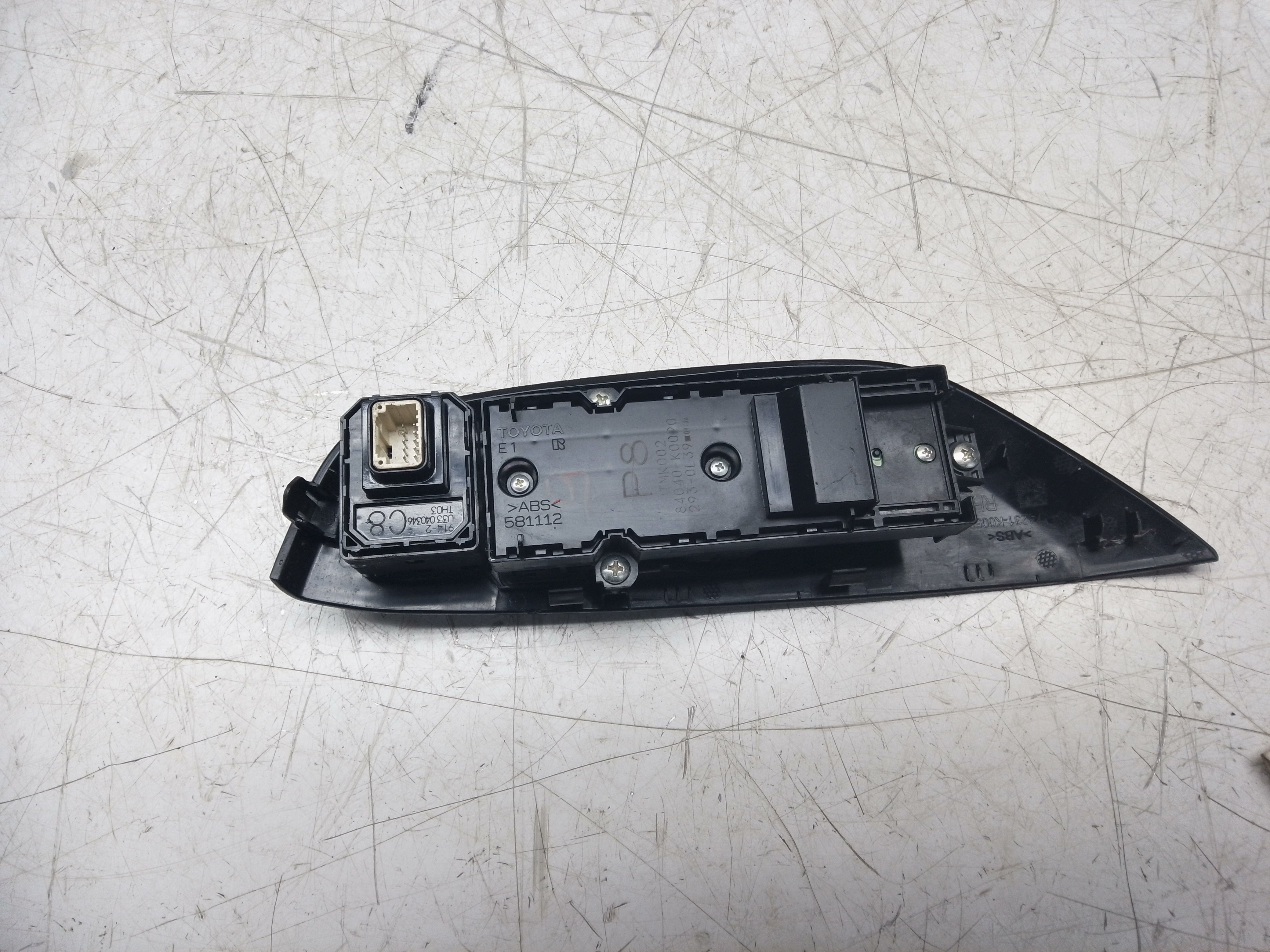 Toyota Yaris 2020–2025 Drivers Right Front Window Switch (84040-K0020)