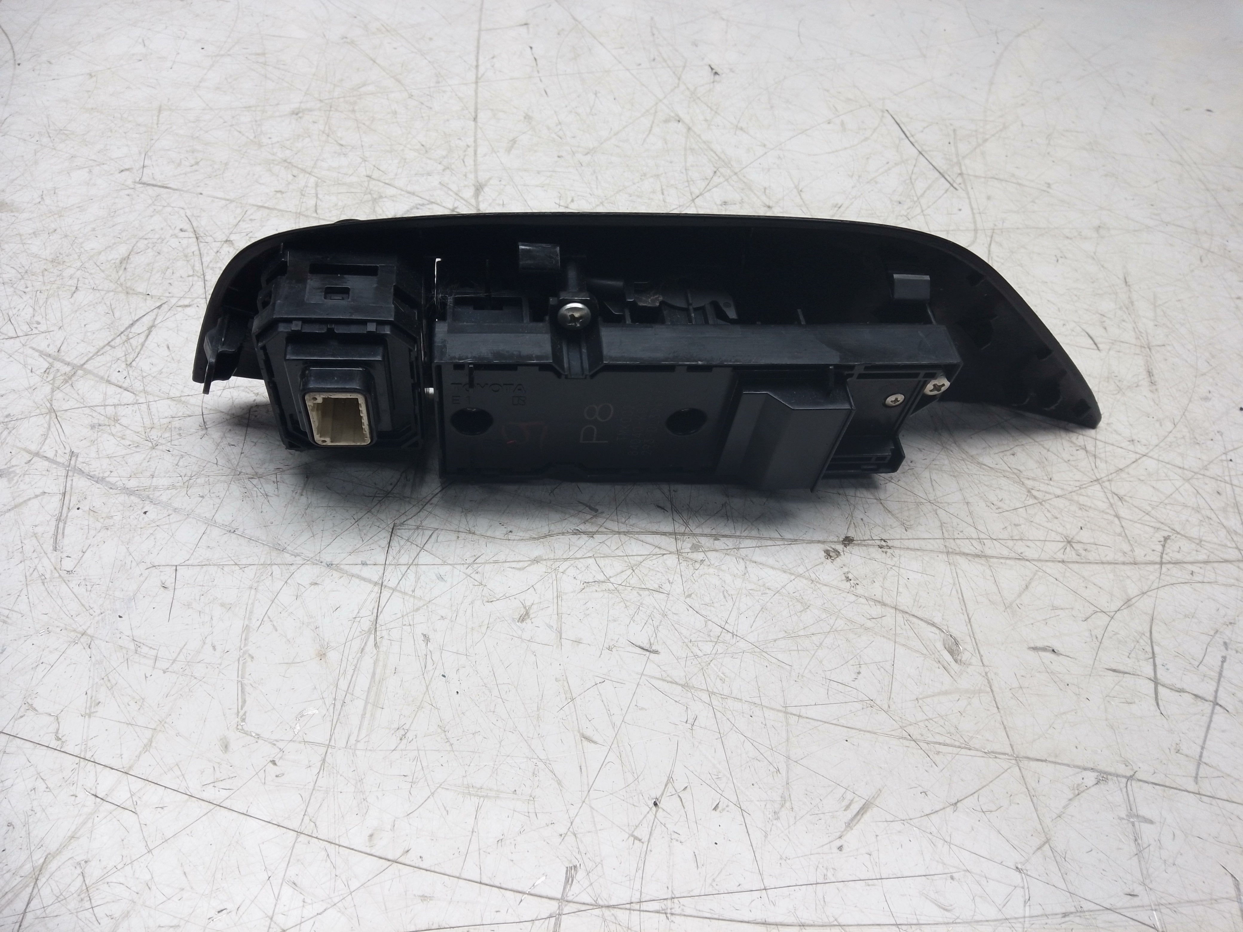 Toyota Yaris 2020–2025 Drivers Right Front Window Switch (84040-K0020)